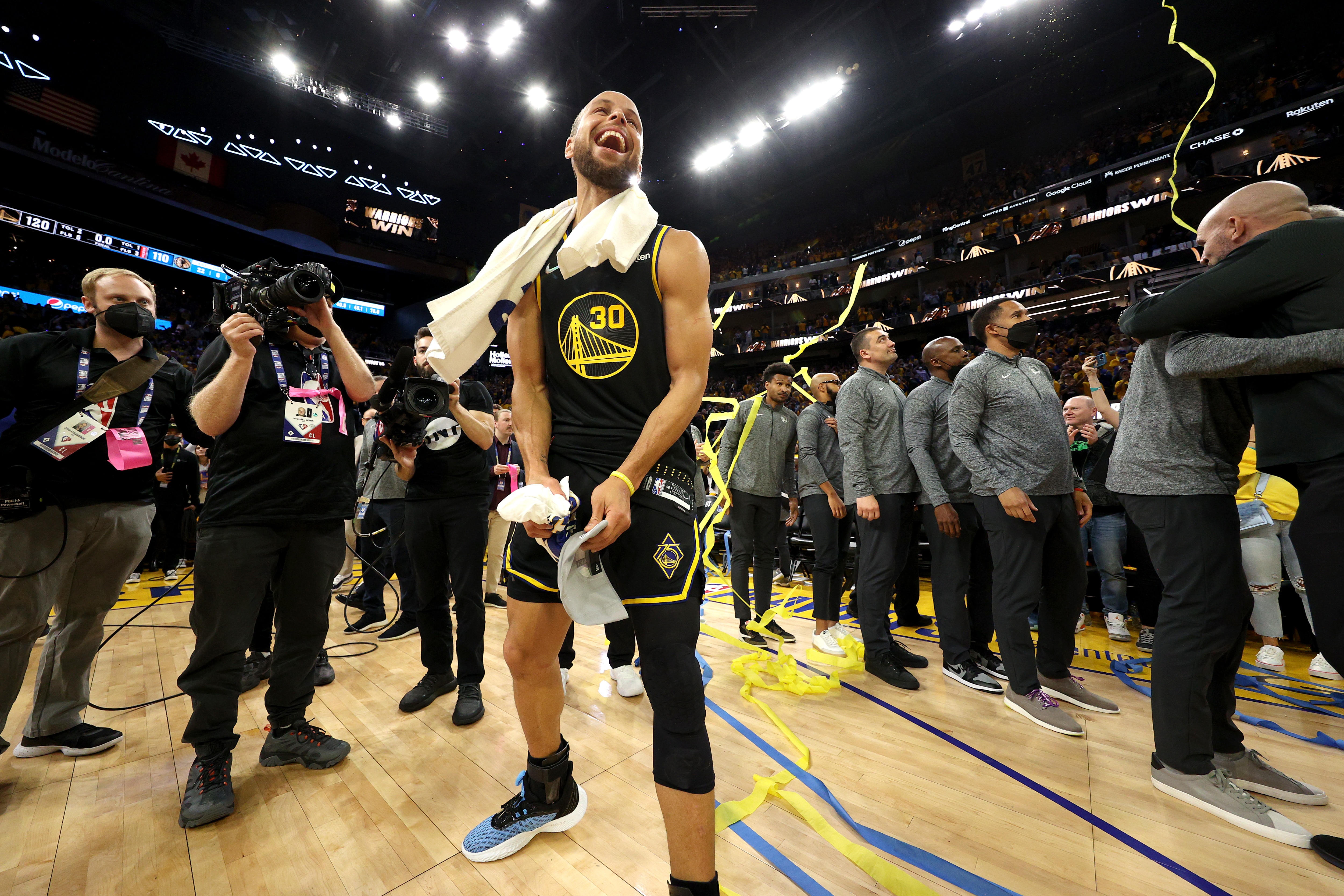 SAN FRANCISCO, CALIFORNIA - MAY 26: Stephen Curry #30 of the Golden State Warriors celebrates after the 120-110 win against the Dallas Mavericks to advance to the NBA Finals in Game Five of the 2022 NBA Playoffs Western Conference Finals at Chase Center on May 26, 2022 in San Francisco, California. NOTE TO USER: User expressly acknowledges and agrees that, by downloading and or using this photograph, User is consenting to the terms and conditions of the Getty Images License Agreement. (Photo by Ezra Shaw/Getty Images)