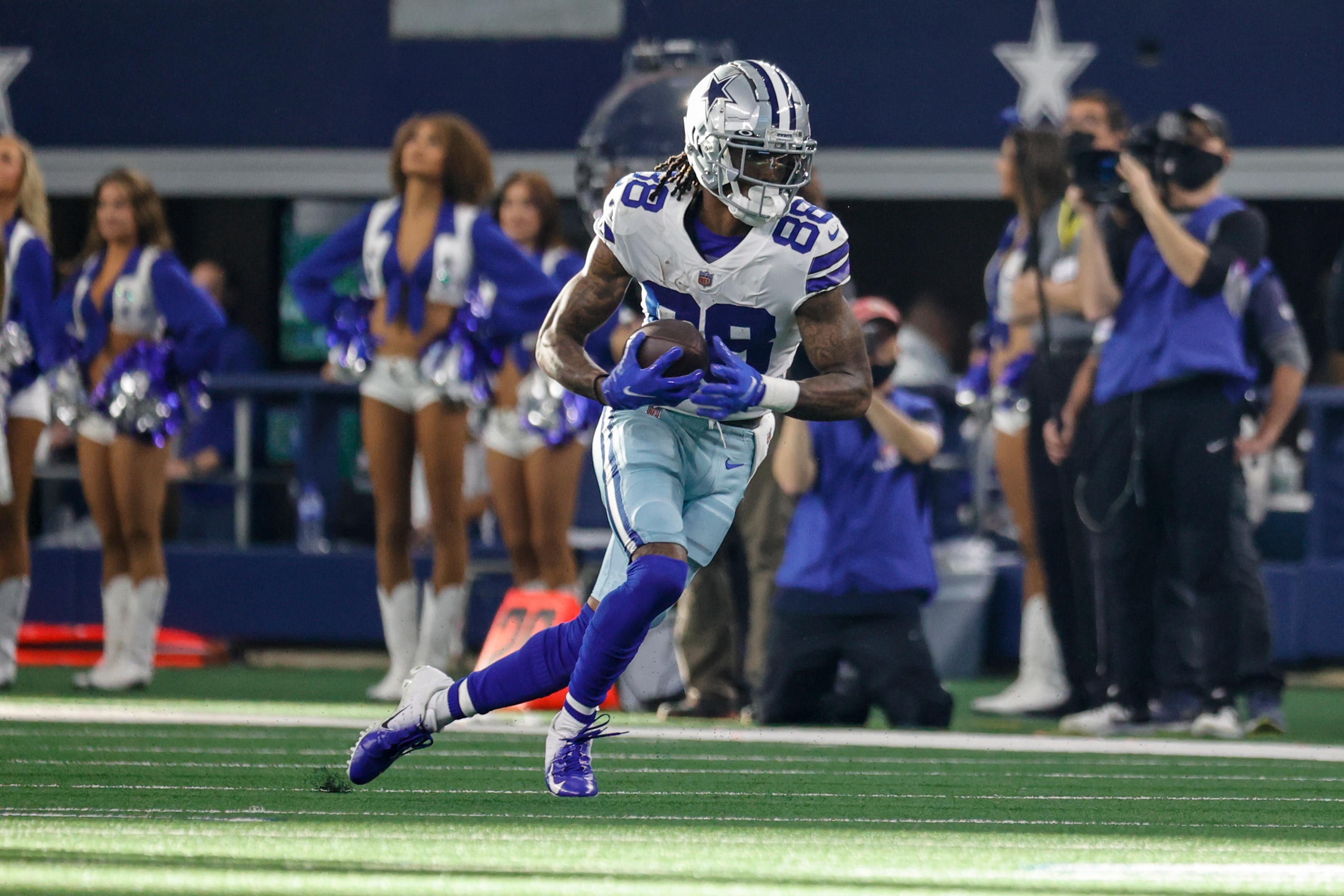 ARLINGTON, TX - JANUARY 16: Dallas Cowboys wide receiver CeeDee Lamb (88) looks for yardage after a catch during the NFC Wild Card game between the Dallas Cowboys and the San Francisco 49ers on January 16, 2022 at AT&T Stadium in Arlington, Texas. (Photo by Matthew Pearce/Icon Sportswire via Getty Images)