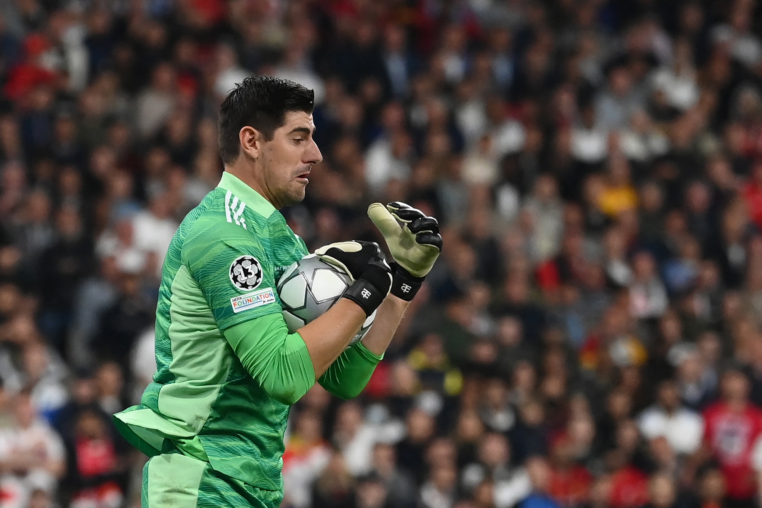 TOPSHOT - Real Madrid's Belgian goalkeeper Thibaut Courtois catches the ball during the UEFA Champions League final football match between Liverpool and Real Madrid at the Stade de France in Saint-Denis, north of Paris, on May 28, 2022. (Photo by FRANCK FIFE / AFP) (Photo by FRANCK FIFE/AFP via Getty Images)