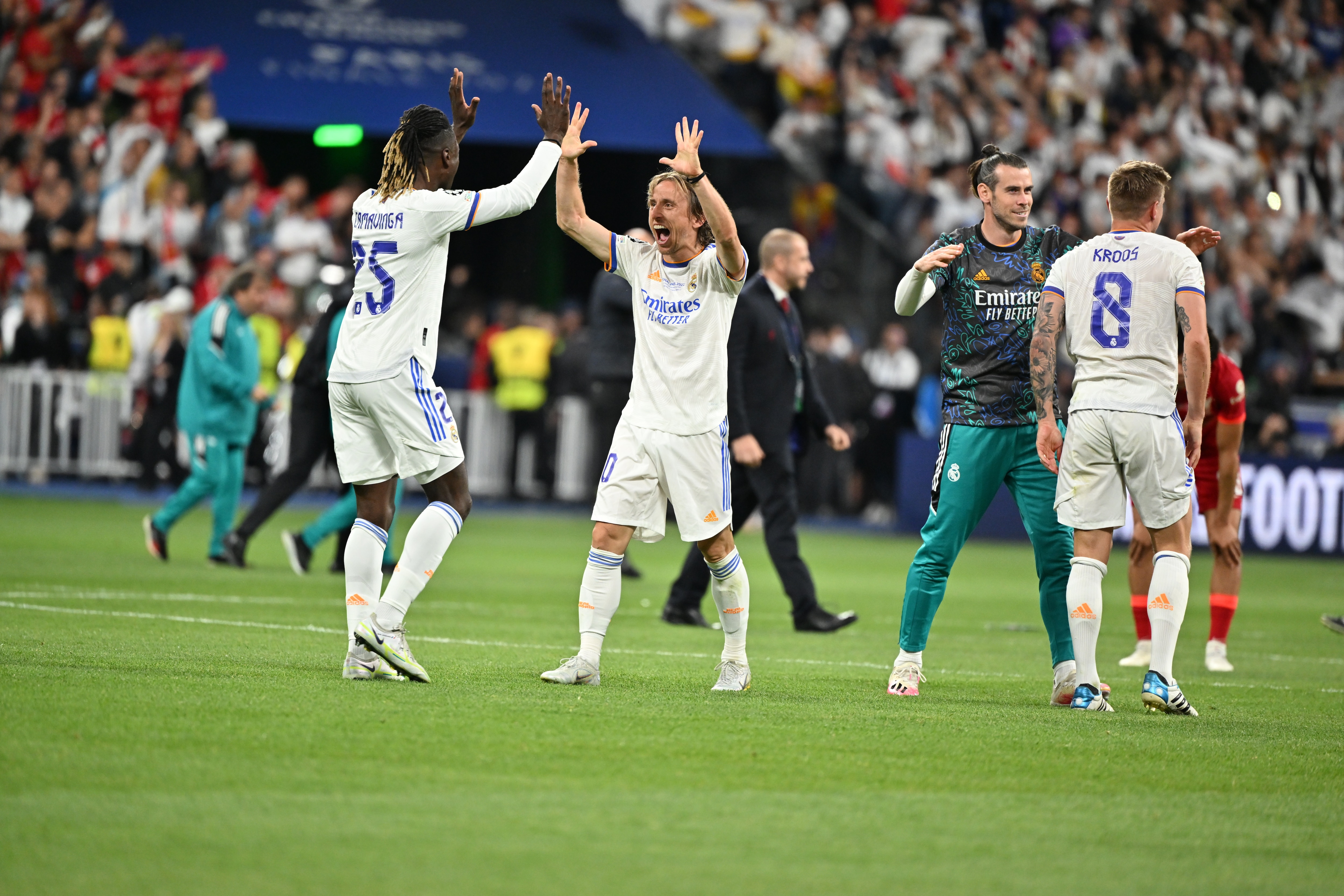 PARIS, FRANCE - MAY 28: Players of Real Madrid celebrate victory after UEFA Champions League final match between Liverpool FC and Real Madrid at Stade de France in Saint-Denis, north of Paris, France on May 28, 2022. (Photo by Mustafa Yalcin/Anadolu Agency via Getty Images)