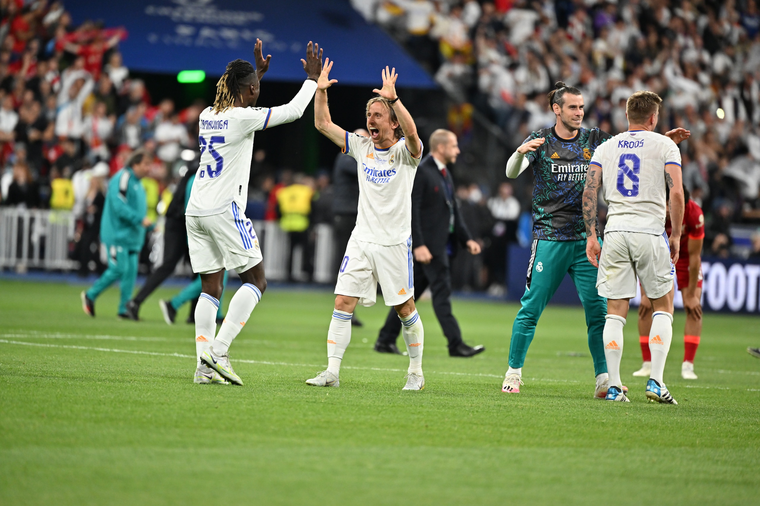 PARIS, FRANCE - MAY 28: Players of Real Madrid celebrate victory after UEFA Champions League final match between Liverpool FC and Real Madrid at Stade de France in Saint-Denis, north of Paris, France on May 28, 2022. (Photo by Mustafa Yalcin/Anadolu Agency via Getty Images) PARIS, FRANCE - MAY 28: Players of Real Madrid celebrate victory after UEFA Champions League final match between Liverpool FC and Real Madrid at Stade de France in Saint-Denis, north of Paris, France on May 28, 2022. (Photo by Mustafa Yalcin/Anadolu Agency via Getty Images)