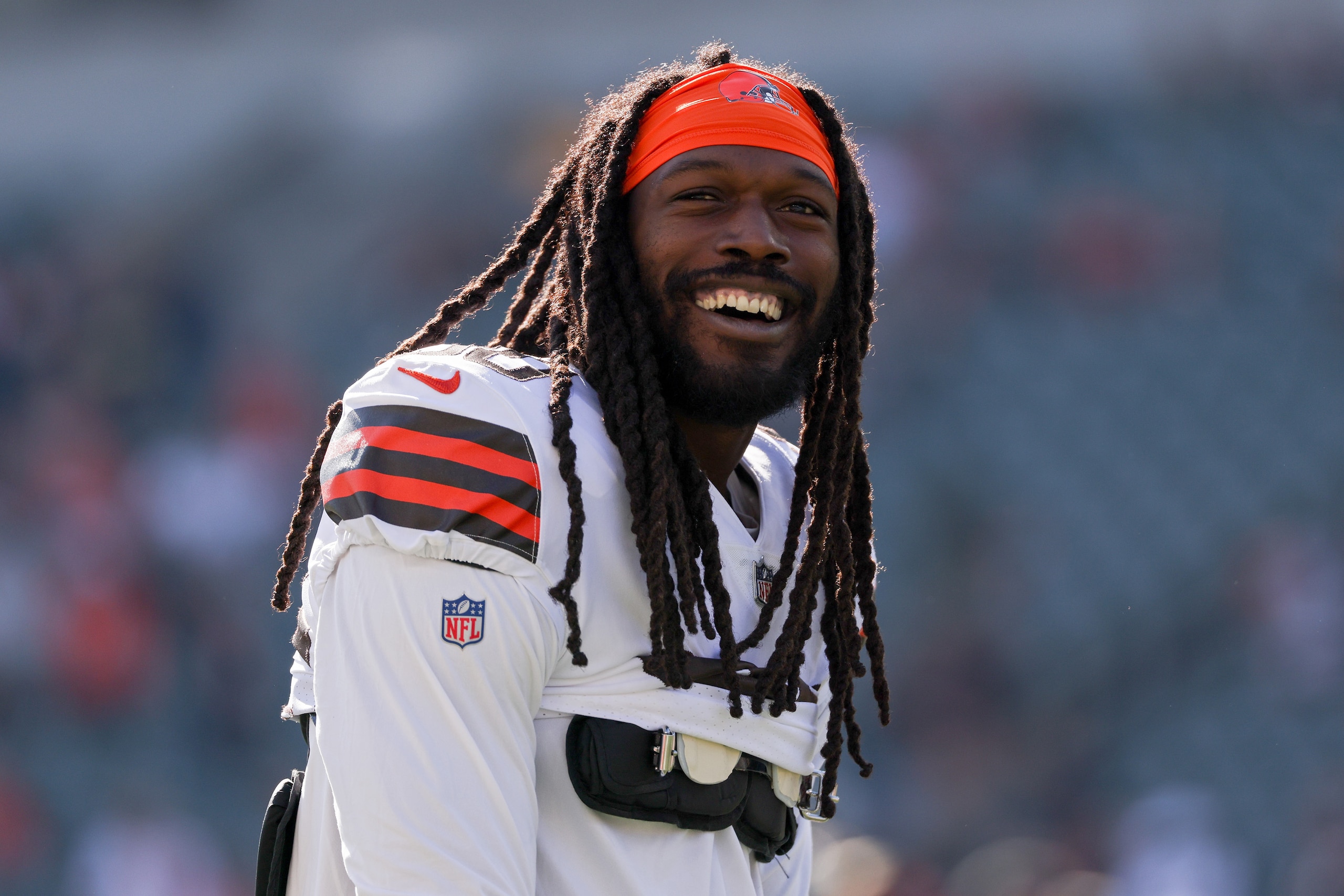 CINCINNATI, OHIO - NOVEMBER 07: Jadeveon Clowney #90 of the Cleveland Browns looks on before the game against the Cincinnati Bengals at Paul Brown Stadium on November 07, 2021 in Cincinnati, Ohio. (Photo by Dylan Buell/Getty Images) CINCINNATI, OHIO - NOVEMBER 07: Jadeveon Clowney #90 of the Cleveland Browns looks on before the game against the Cincinnati Bengals at Paul Brown Stadium on November 07, 2021 in Cincinnati, Ohio. (Photo by Dylan Buell/Getty Images)