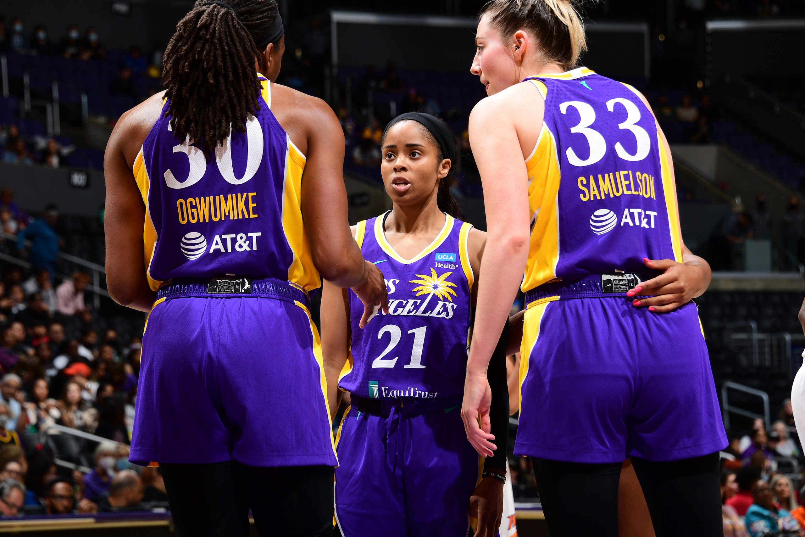 LOS ANGELES, CA - MAY 25: Los Angeles Sparks huddles during the game against the Phoenix Mercury on May 25, 2022 at Crypto.Com Arena in Los Angeles, California. NOTE TO USER: User expressly acknowledges and agrees that, by downloading and/or using this Photograph, user is consenting to the terms and conditions of the Getty Images License Agreement. Mandatory Copyright Notice: Copyright 2022 NBAE (Photo by Adam Pantozzi/NBAE via Getty Images)