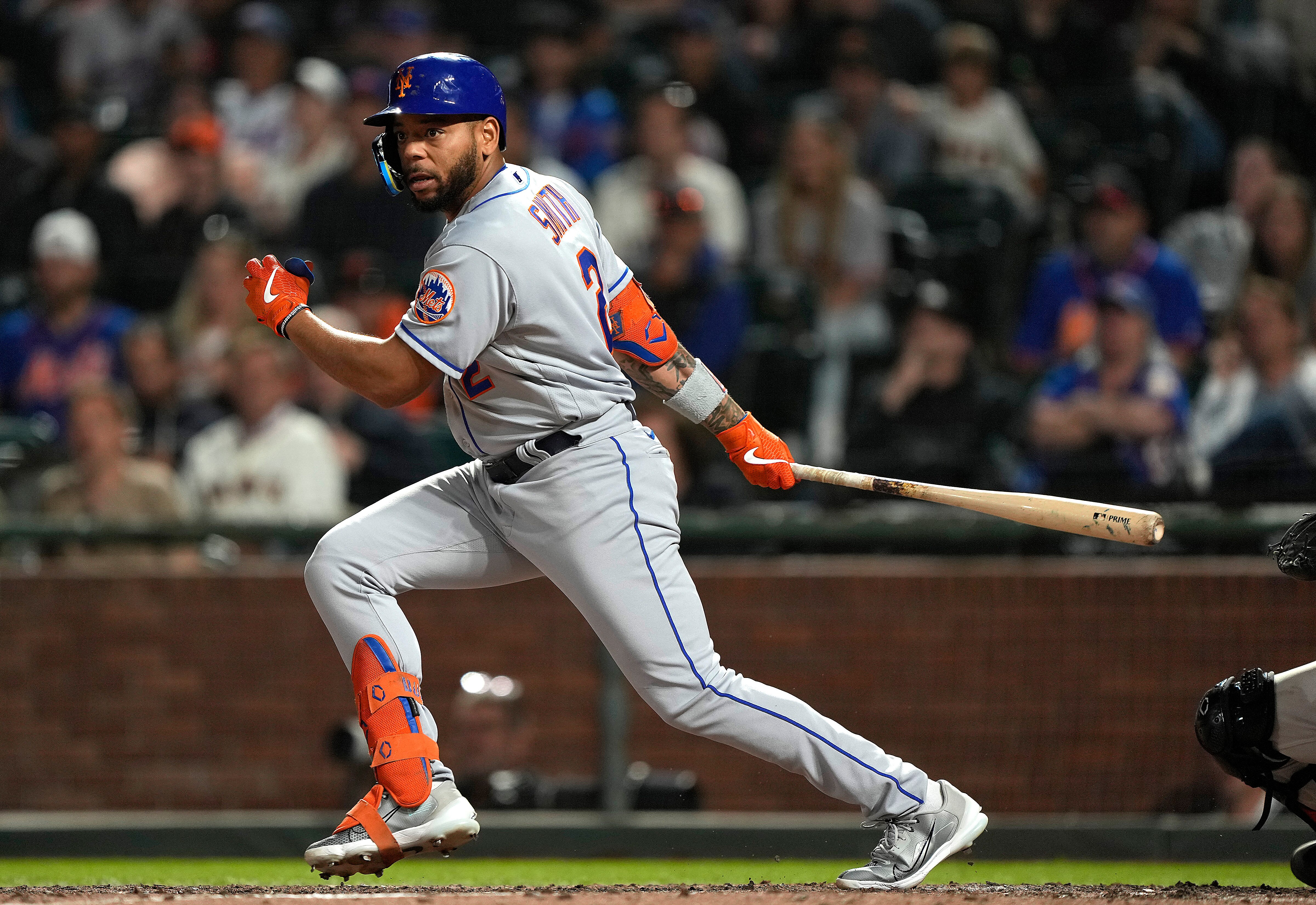 SAN FRANCISCO, CALIFORNIA - MAY 24: Dominic Smith #2 of the New York Mets bats against the San Francisco Giants in the top of the eighth inning at Oracle Park on May 24, 2022 in San Francisco, California. (Photo by Thearon W. Henderson/Getty Images)