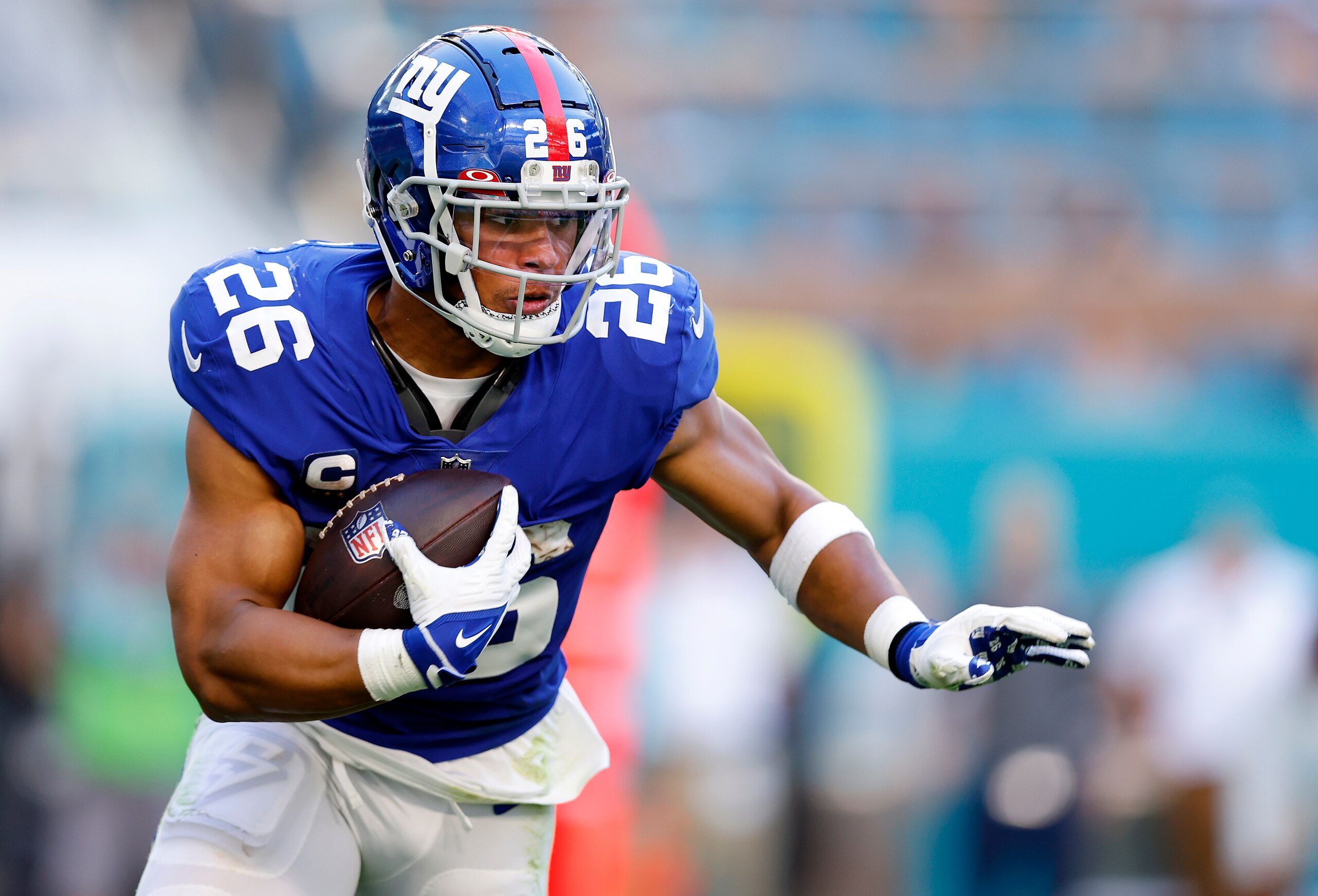 MIAMI GARDENS, FLORIDA - DECEMBER 05: Saquon Barkley #26 of the New York Giants runs with the ball after the catch against the Miami Dolphins in the third quarter at Hard Rock Stadium on December 05, 2021 in Miami Gardens, Florida. (Photo by Michael Reaves/Getty Images)