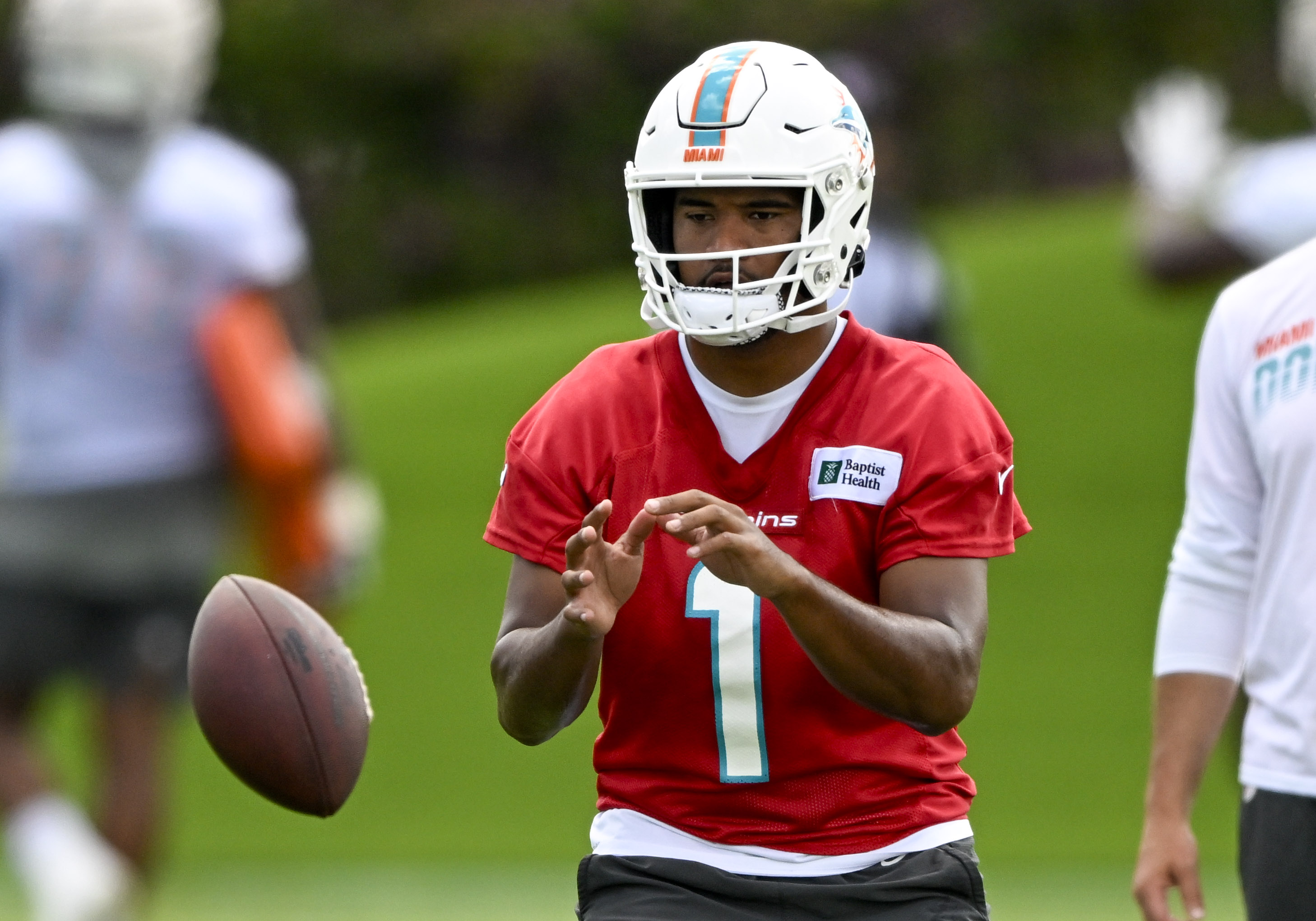 DAVIE, FL - JUNE 01: Miami Dolphins quarterback Tua Tagovailoa (1) takes the snap of the ball during the first mandatory  minicamp at the Baptist Health Training Complex on June 1, 2022, in Miami Gardens, Florida. (Photo by Doug Murray/Icon Sportswire via Getty Images)