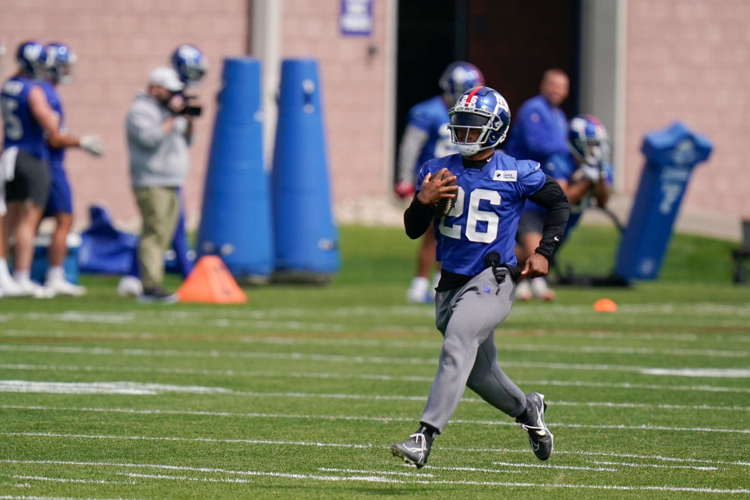 New York Giants' Saquon Barkley participates in a practice at the NFL football team's training facility in East Rutherford, N.J., Thursday, May 26, 2022. (AP Photo/Seth Wenig)