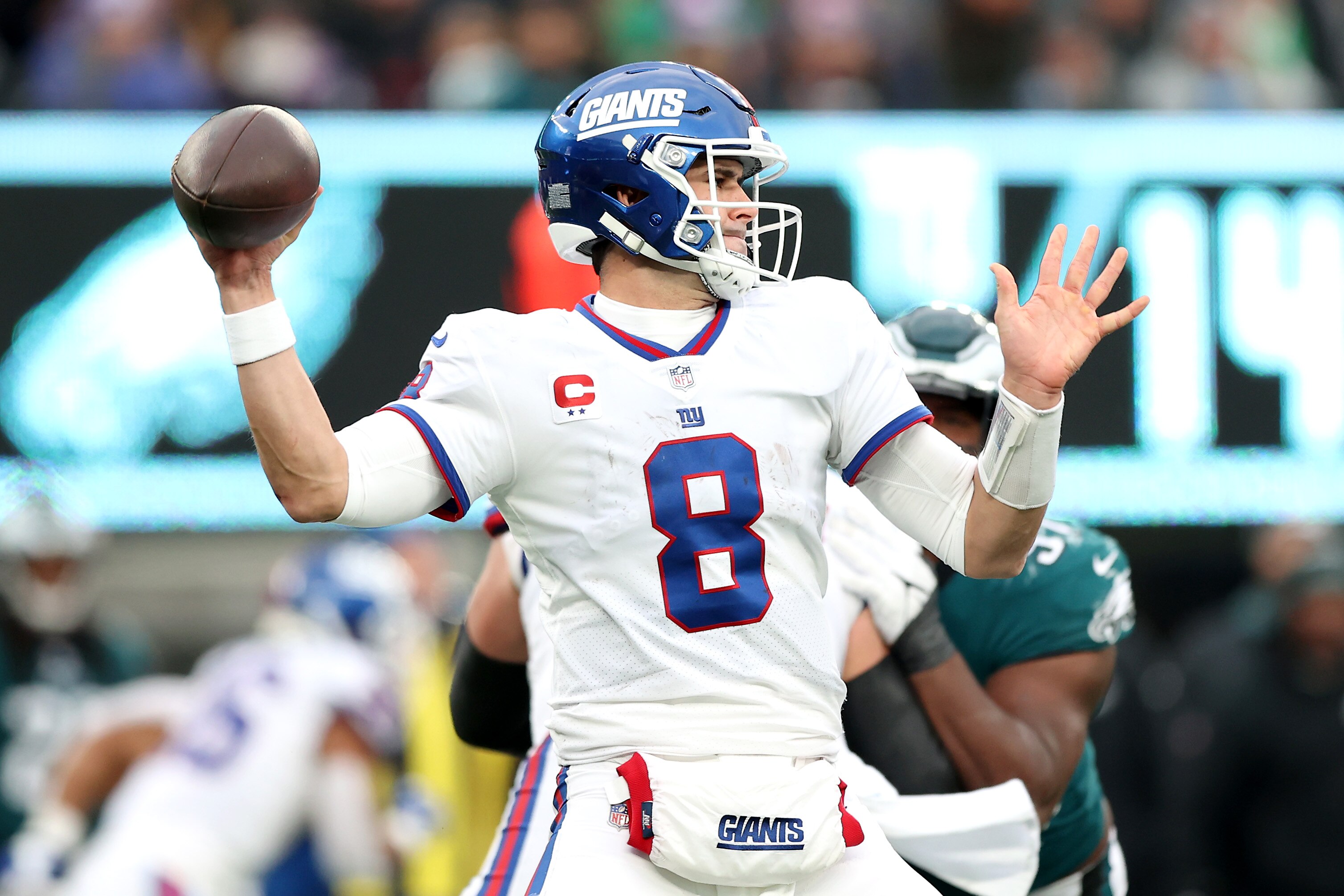 EAST RUTHERFORD, NEW JERSEY - NOVEMBER 28: Daniel Jones #8 of the New York Giants throws a pass against the Philadelphia Eagles in the fourth quarter at MetLife Stadium on November 28, 2021 in East Rutherford, New Jersey. (Photo by Elsa/Getty Images)