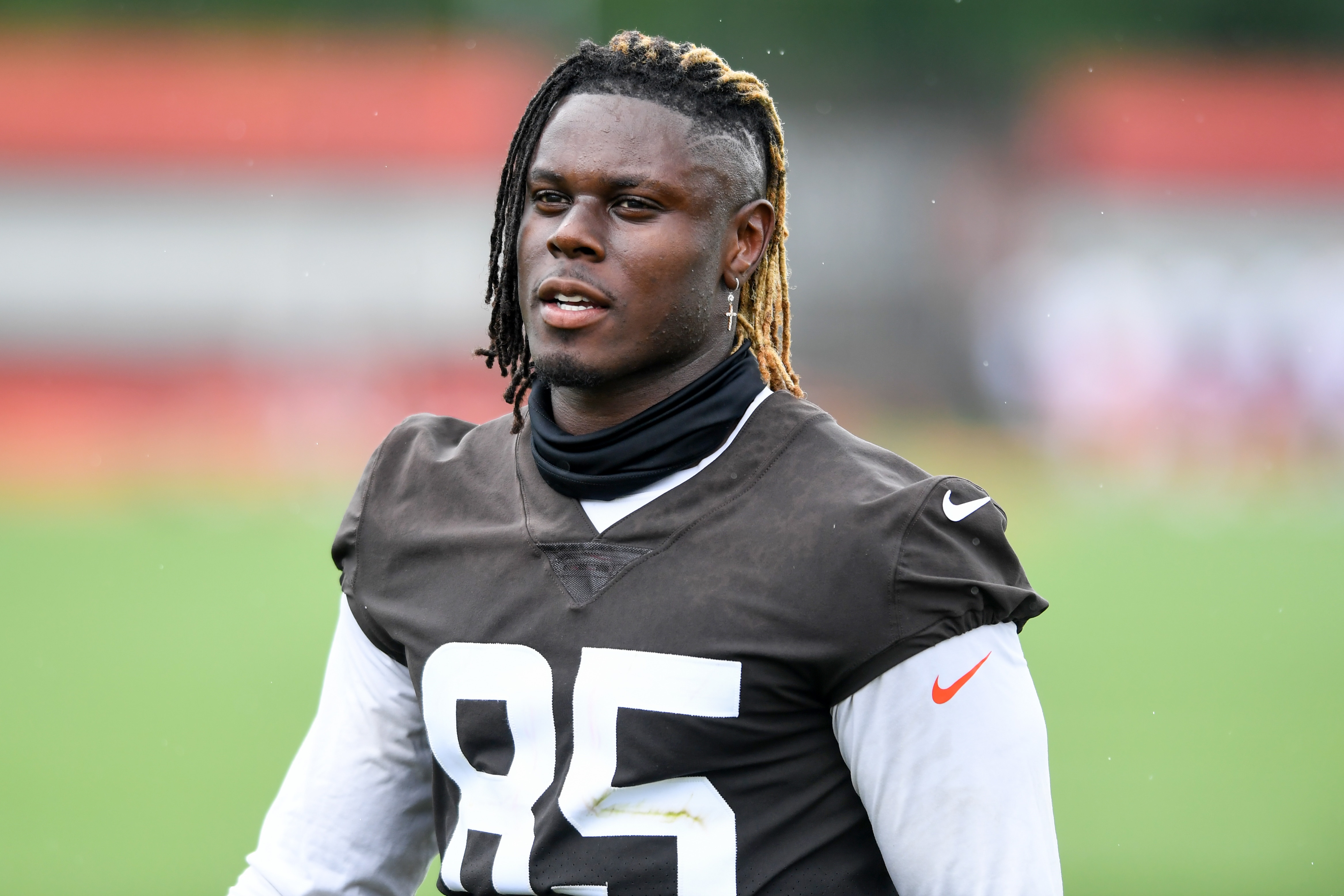 BEREA, OH - JUNE 01: David Njoku #85 of the Cleveland Browns walks off the field after the Cleveland Browns offseason workout at CrossCountry Mortgage Campus on June 1, 2022 in Berea, Ohio. (Photo by Nick Cammett/Diamond Images via Getty Images)
