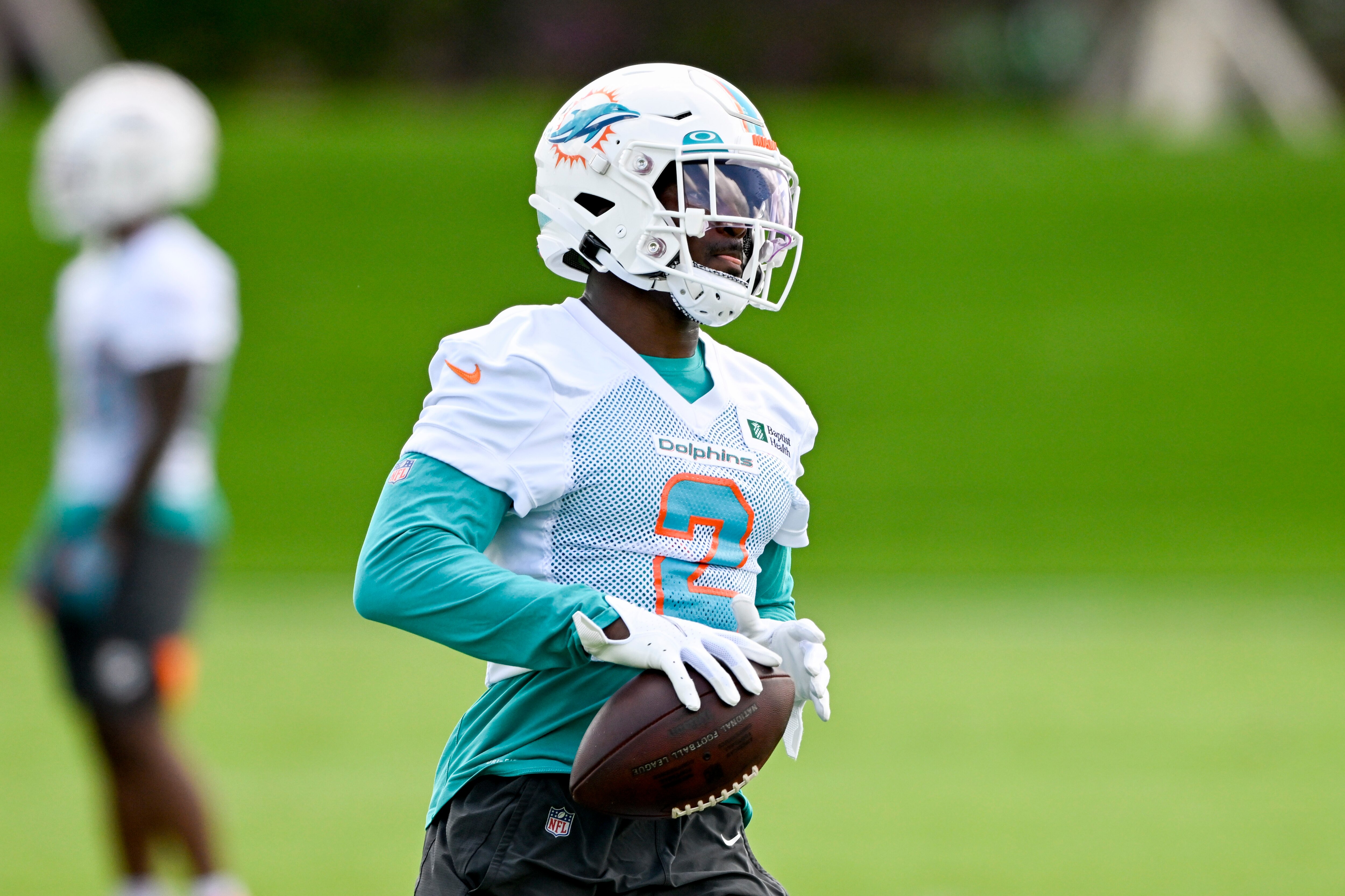 DAVIE, FL - JUNE 01: Miami Dolphins running back Chase Edmonds (2) runs with the ball during the first mandatory  minicamp at the Baptist Health Training Complex on June 1, 2022, in Miami Gardens, Florida. (Photo by Doug Murray/Icon Sportswire via Getty Images)