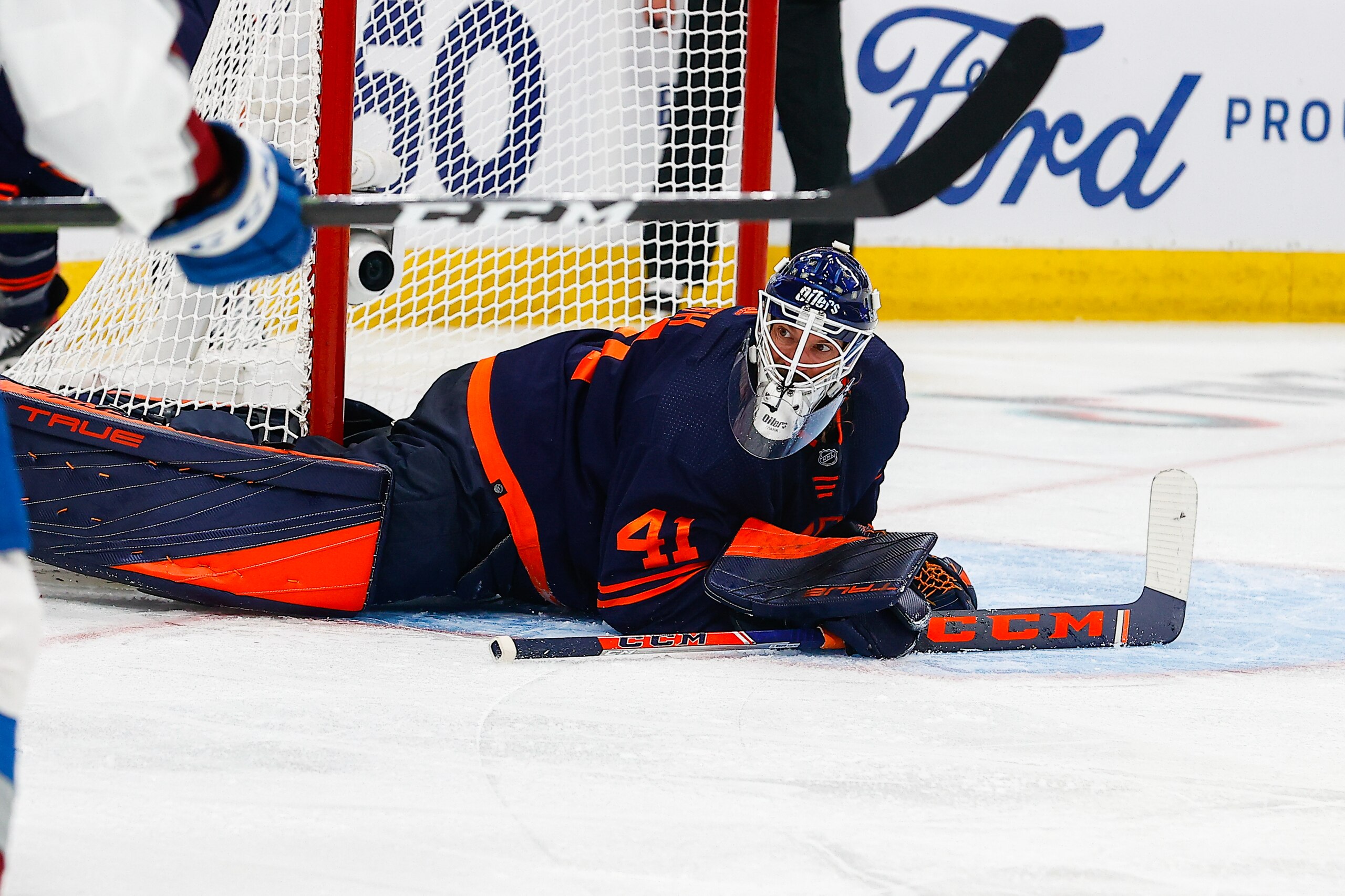 EDMONTON, AB - JUNE 04: Edmonton Oilers Goalie Mike Smith (41) makes a save during the Edmonton Oilers versus the Colorado Avalanche in the Stanley Cup Western Conference Finals, game 3 on June 04, 2022 at Rogers Place in Edmonton, AB. (Photo by Curtis Comeau/Icon Sportswire via Getty Images) EDMONTON, AB - JUNE 04: Edmonton Oilers Goalie Mike Smith (41) makes a save during the Edmonton Oilers versus the Colorado Avalanche in the Stanley Cup Western Conference Finals, game 3 on June 04, 2022 at Rogers Place in Edmonton, AB. (Photo by Curtis Comeau/Icon Sportswire via Getty Images)