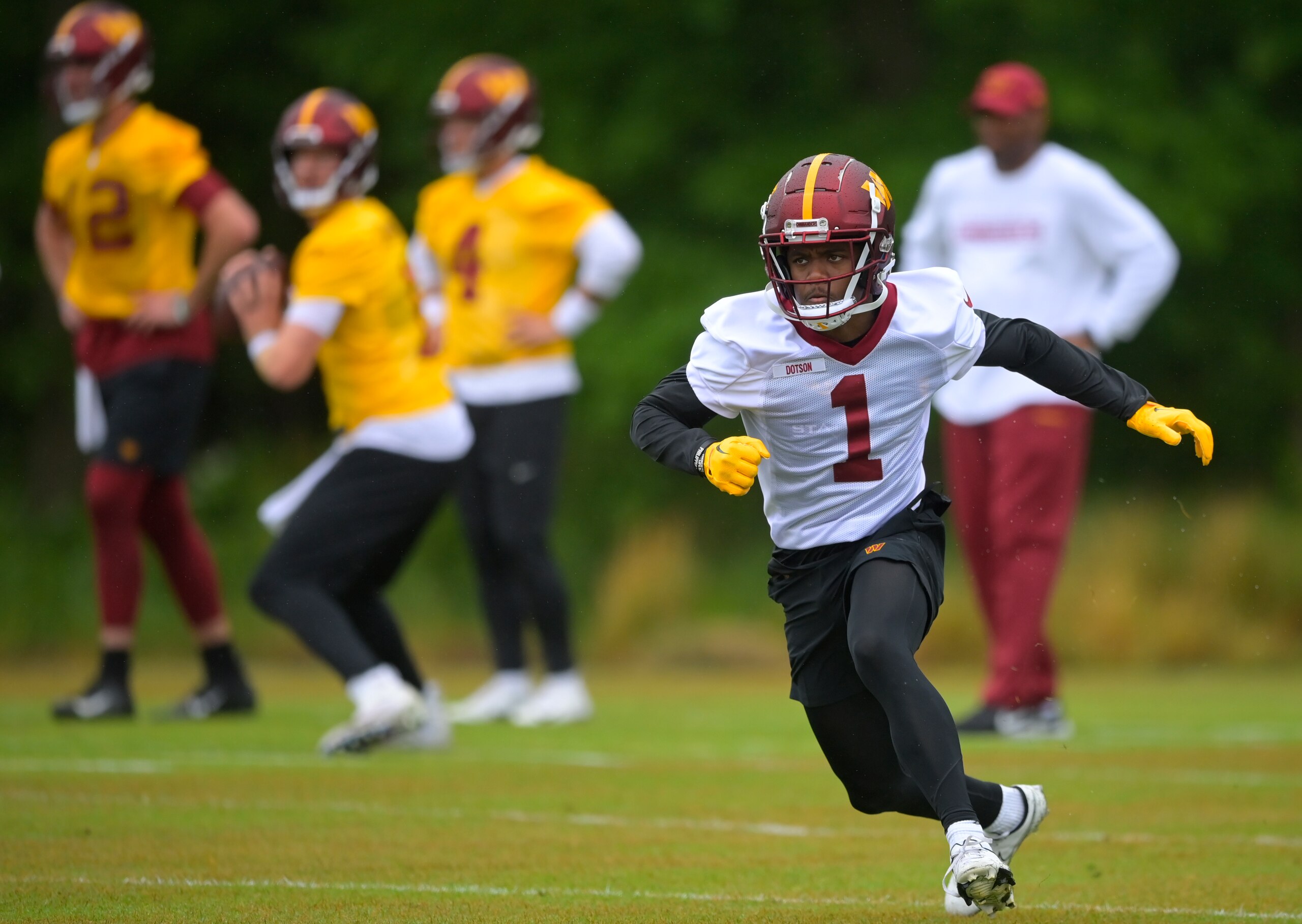 ASHBURN, VA- MAY 24: Washington Commanders first round draft pick wide receiver Jahan Dotson , right, during Washington Commanders OTA at The Park in Ashburn, VA on May 24, 2022.. (Photo by John McDonnell/The Washington Post via Getty Images) ASHBURN, VA- MAY 24: Washington Commanders first round draft pick wide receiver Jahan Dotson , right, during Washington Commanders OTA at The Park in Ashburn, VA on May 24, 2022.. (Photo by John McDonnell/The Washington Post via Getty Images)