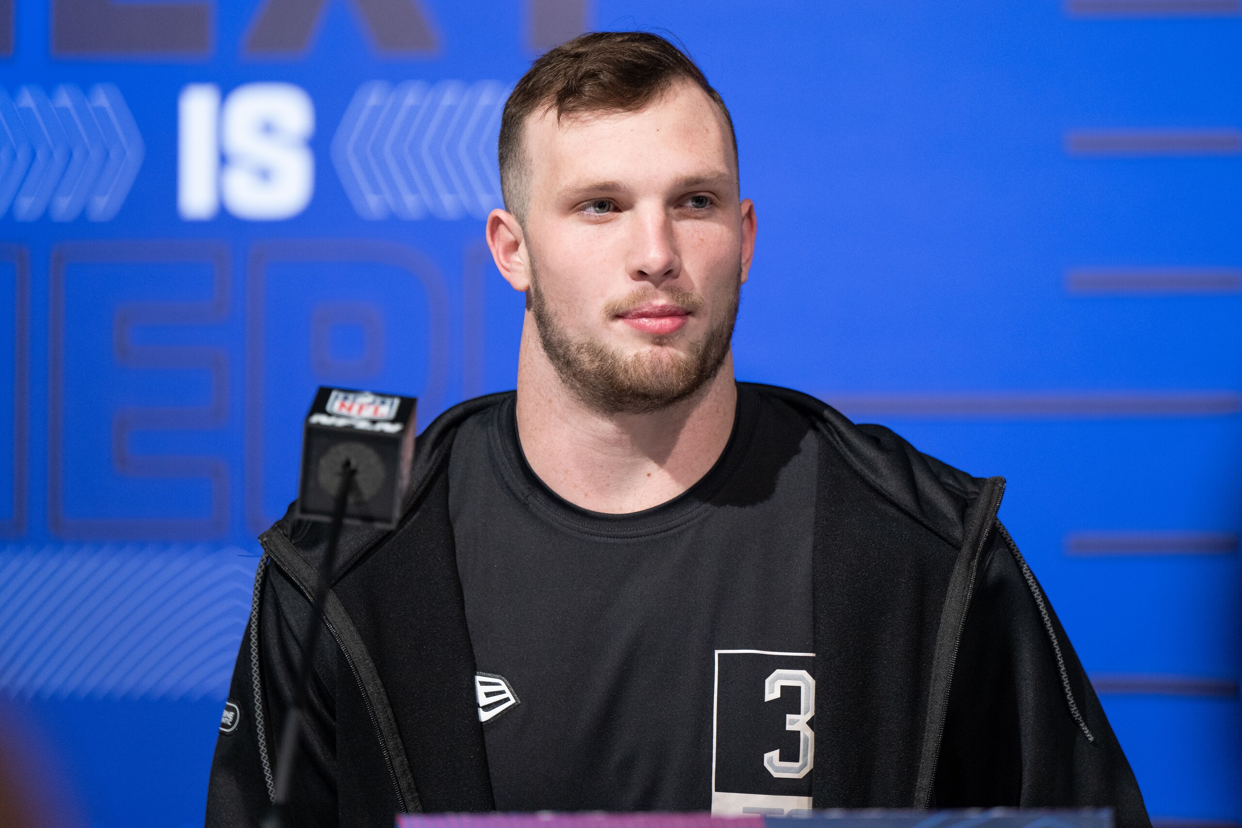INDIANAPOLIS, IN - MARCH 02: San Diego State tight end Daniel Bellinger answers questions from the media during the NFL Scouting Combine on March 2, 2022, at the Indiana Convention Center in Indianapolis, IN. (Photo by Zach Bolinger/Icon Sportswire via Getty Images) INDIANAPOLIS, IN - MARCH 02: San Diego State tight end Daniel Bellinger answers questions from the media during the NFL Scouting Combine on March 2, 2022, at the Indiana Convention Center in Indianapolis, IN. (Photo by Zach Bolinger/Icon Sportswire via Getty Images)