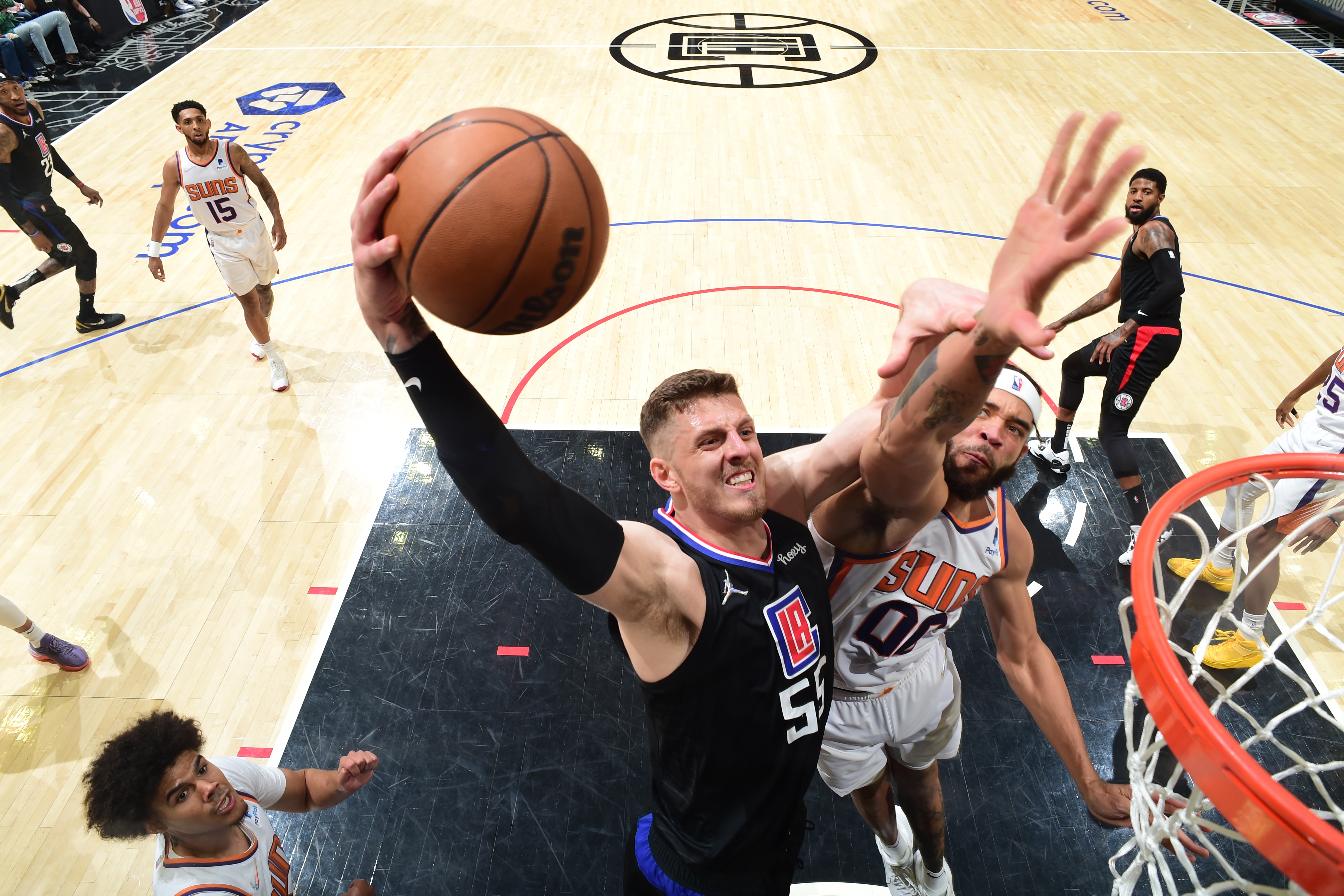 LOS ANGELES, CA - APRIL 6: Isaiah Hartenstein #55 of the LA Clippers dunks the ball during the game against the Phoenix Suns on April 6, 2022 at Crypto.Com Arena in Los Angeles, California. NOTE TO USER: User expressly acknowledges and agrees that, by downloading and/or using this Photograph, user is consenting to the terms and conditions of the Getty Images License Agreement. Mandatory Copyright Notice: Copyright 2022 NBAE (Photo by Adam Pantozzi/NBAE via Getty Images)