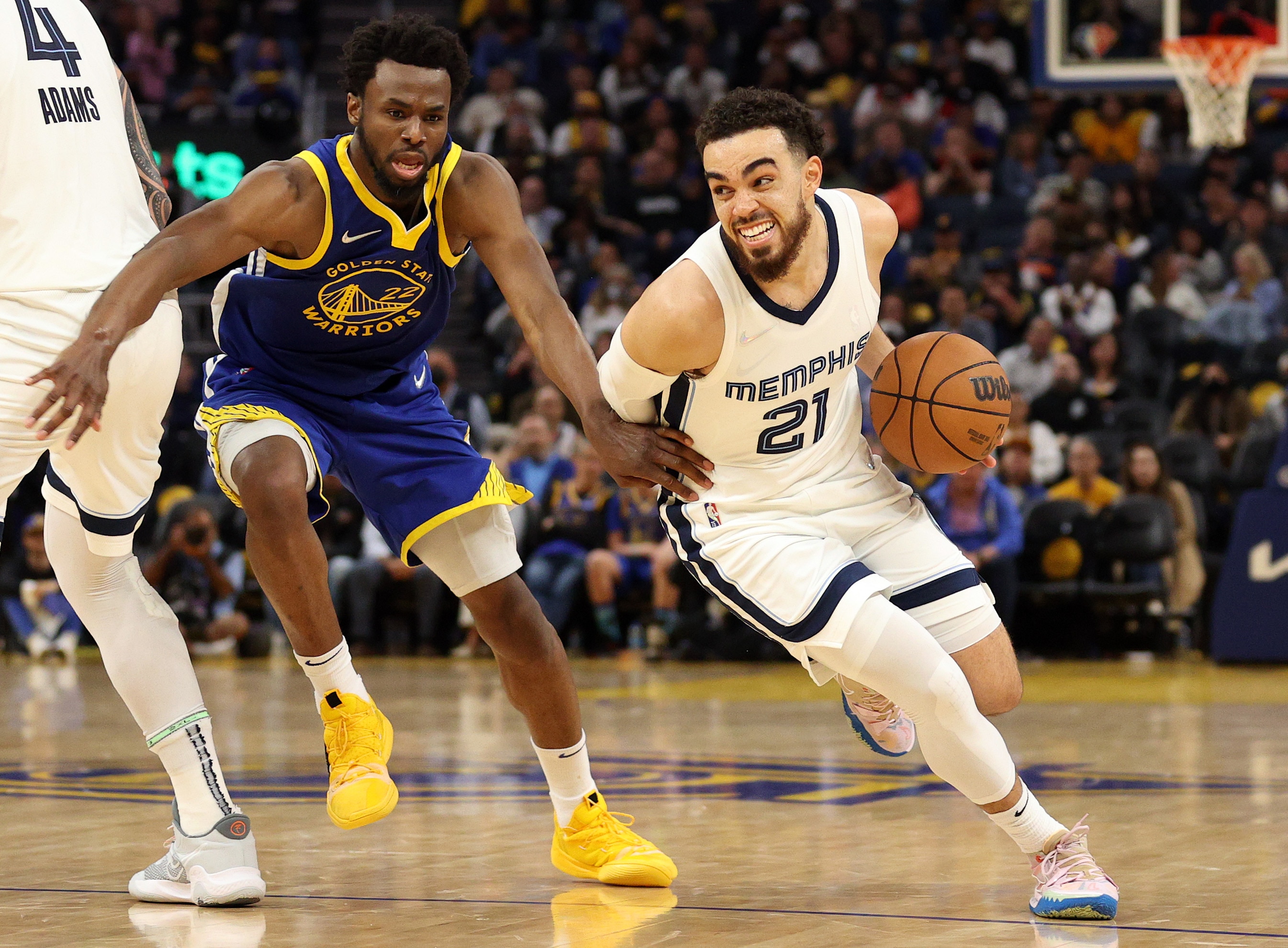 SAN FRANCISCO, CALIFORNIA - MAY 13:  Tyus Jones #21 of the Memphis Grizzlies dribbles the ball against the Golden State Warriors during the fourth quarter in Game Six of the 2022 NBA Playoffs Western Conference Semifinals at Chase Center on May 13, 2022 in San Francisco, California. NOTE TO USER: User expressly acknowledges and agrees that, by downloading and/or using this photograph, User is consenting to the terms and conditions of the Getty Images License Agreement. (Photo by Ezra Shaw/Getty Images)