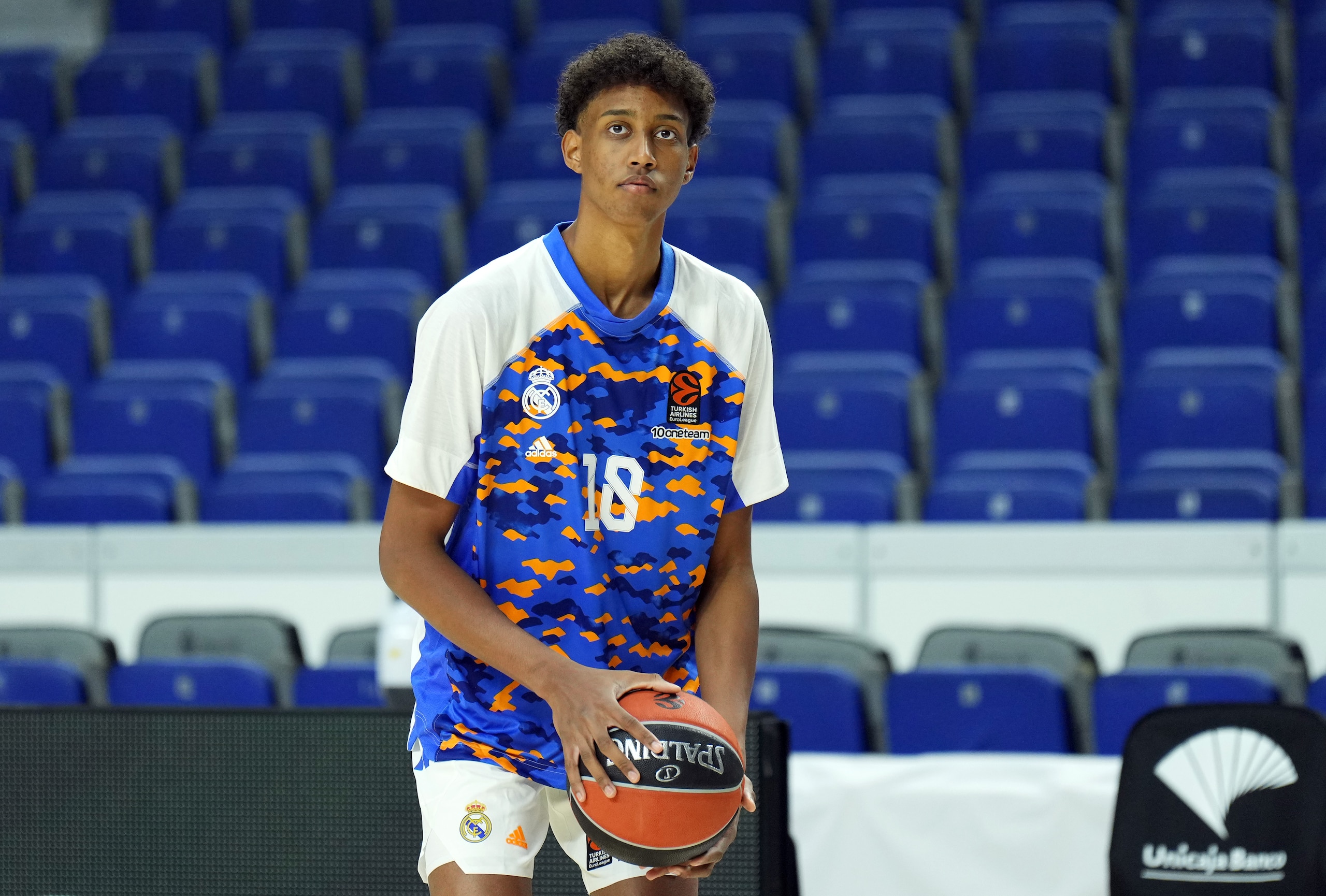 MADRID, SPAIN - DECEMBER 23: Baba Miller, #18 of Real Madrid warms up prior to the Turkish Airlines EuroLeague Regular Season Round 17 match between Real Madrid and CSKA Moscow at Wizink Center on December 23, 2021 in Madrid, Spain. (Photo by Angel Martinez/Euroleague Basketball via Getty Images)