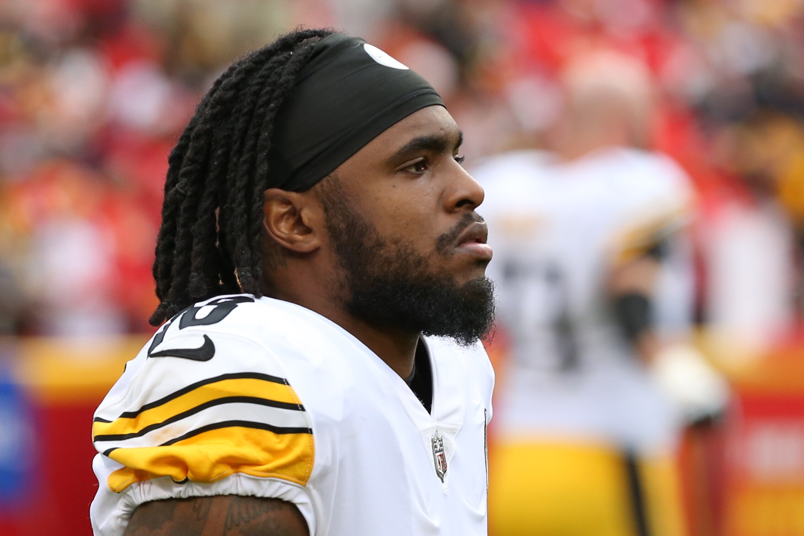 KANSAS CITY, MO - DECEMBER 26: Pittsburgh Steelers wide receiver Diontae Johnson (18) before an NFL game between the Pittsburgh Steelers and Kansas City Chiefs on Dec 26, 2021 at GEHA Field at Arrowhead Stadium in Kansas City, MO. (Photo by Scott Winters/Icon Sportswire via Getty Images)