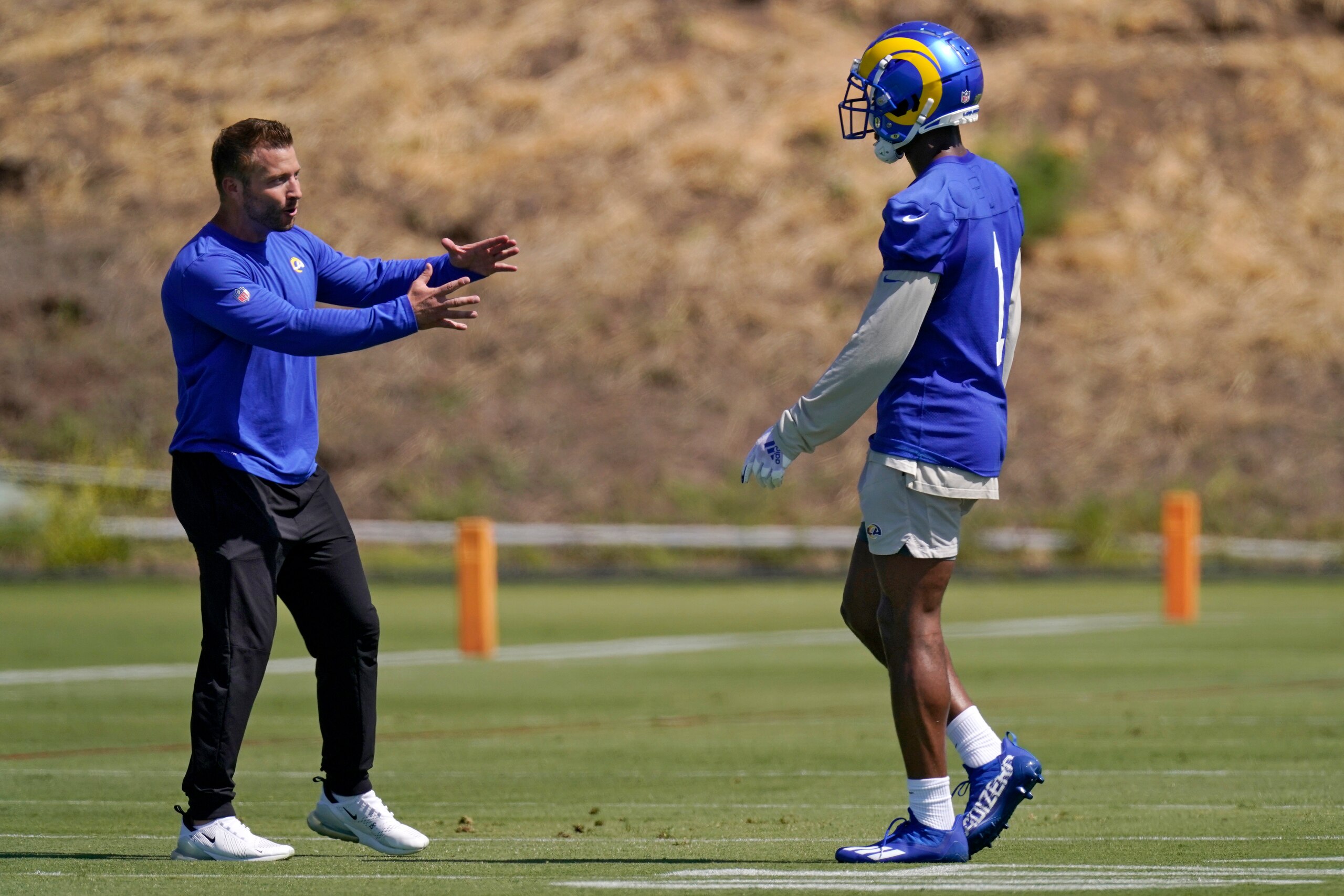 Los Angeles Rams head coach Sean McVay, left, talks with wide receiver Allen Robinson II during an NFL mini camp football practice Tuesday, June 7, 2022, in Thousand Oaks, Calif. (AP Photo/Mark J. Terrill)