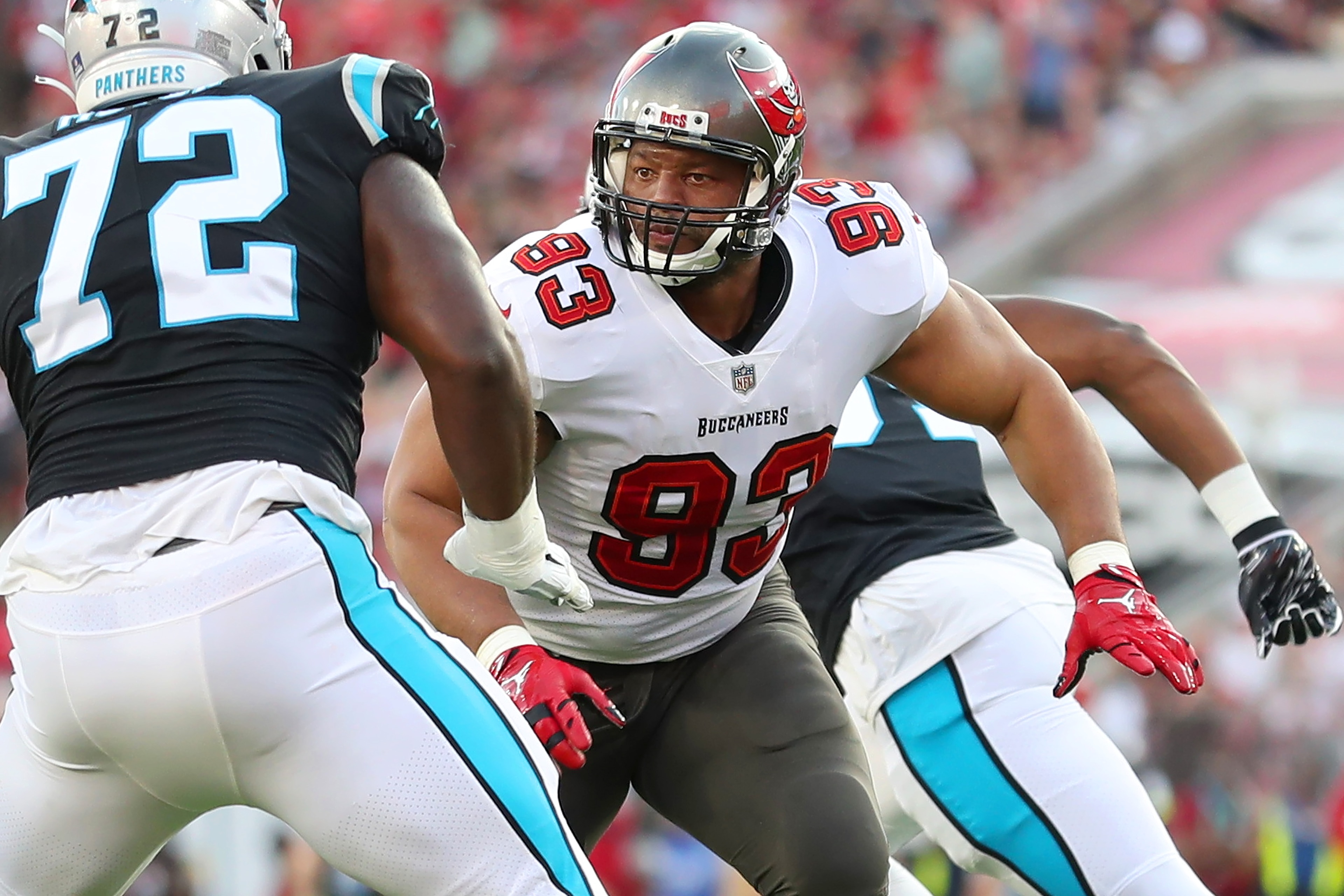 TAMPA, FL - JANUARY 9: Tampa Bay Buccaneers Defensive End Ndamukong Suh (93) rushes the passer during the regular season game between the Carolina Panthers and the Tampa Bay Buccaneers on January 9, 2022 at Raymond James Stadium in Tampa, Florida. (Photo by Cliff Welch/Icon Sportswire via Getty Images) TAMPA, FL - JANUARY 9: Tampa Bay Buccaneers Defensive End Ndamukong Suh (93) rushes the passer during the regular season game between the Carolina Panthers and the Tampa Bay Buccaneers on January 9, 2022 at Raymond James Stadium in Tampa, Florida. (Photo by Cliff Welch/Icon Sportswire via Getty Images)