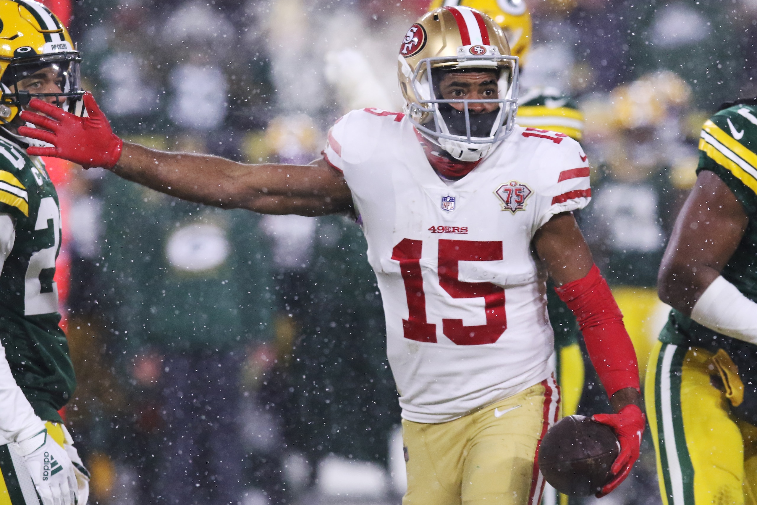 GREEN BAY, WI - JANUARY 22: San Francisco 49ers wide receiver Jauan Jennings (15) calls for a first down during the NFC Divisional playoff game between the Green Bay Packers and the San Francisco 49ers at Lambeau Field on January 22, 2022, in Green Bay, WI. (Photo by Larry Radloff/Icon Sportswire via Getty Images)