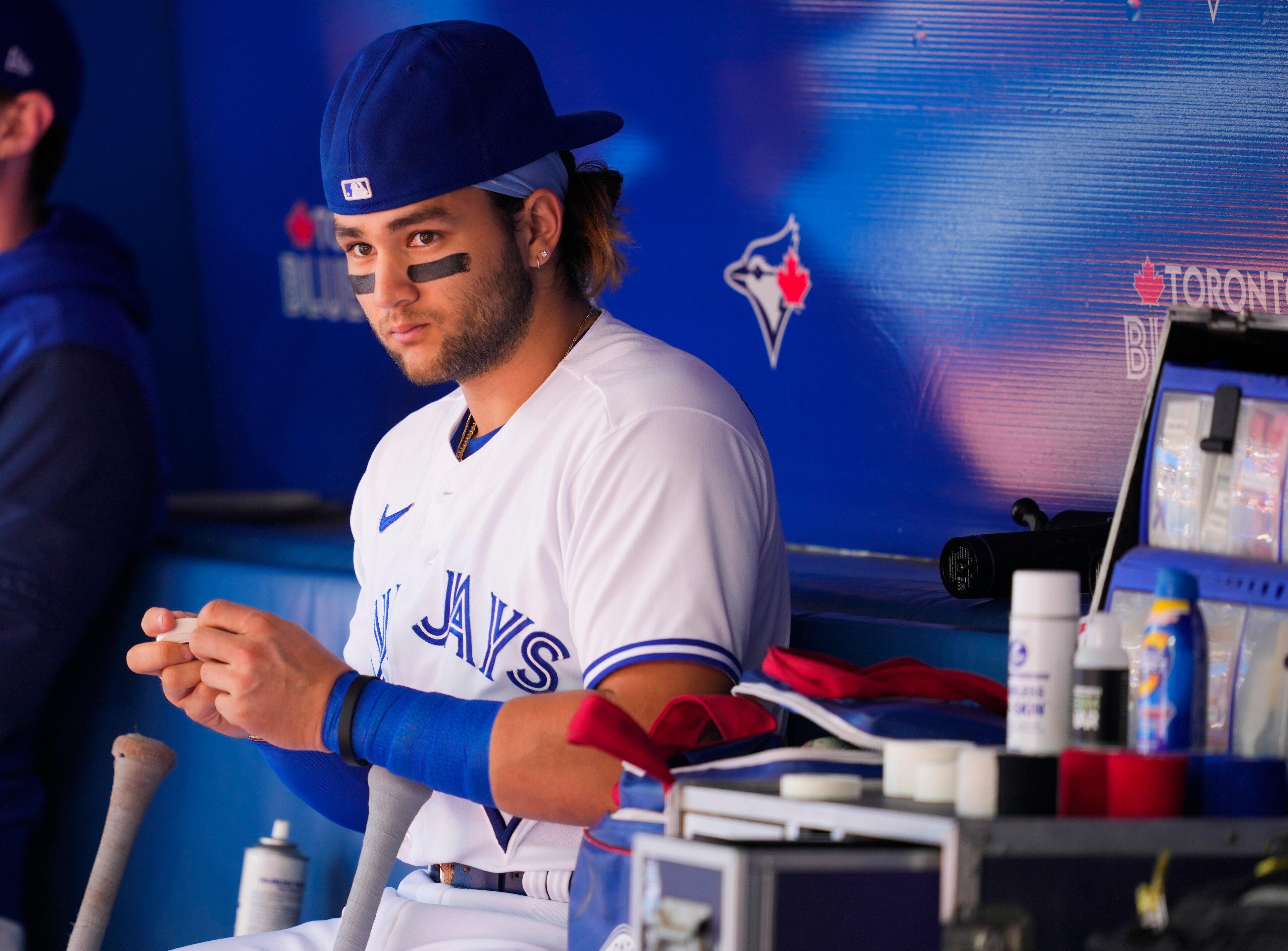 TORONTO, ON - JUNE 4: Bo Bichette #11 of the Toronto Blue Jays prepares his bat before playing the Minnesota Twins in their MLB game at the Rogers Centre on June 4, 2022 in Toronto, Ontario, Canada. (Photo by Mark Blinch/Getty Images) TORONTO, ON - JUNE 4: Bo Bichette #11 of the Toronto Blue Jays prepares his bat before playing the Minnesota Twins in their MLB game at the Rogers Centre on June 4, 2022 in Toronto, Ontario, Canada. (Photo by Mark Blinch/Getty Images)