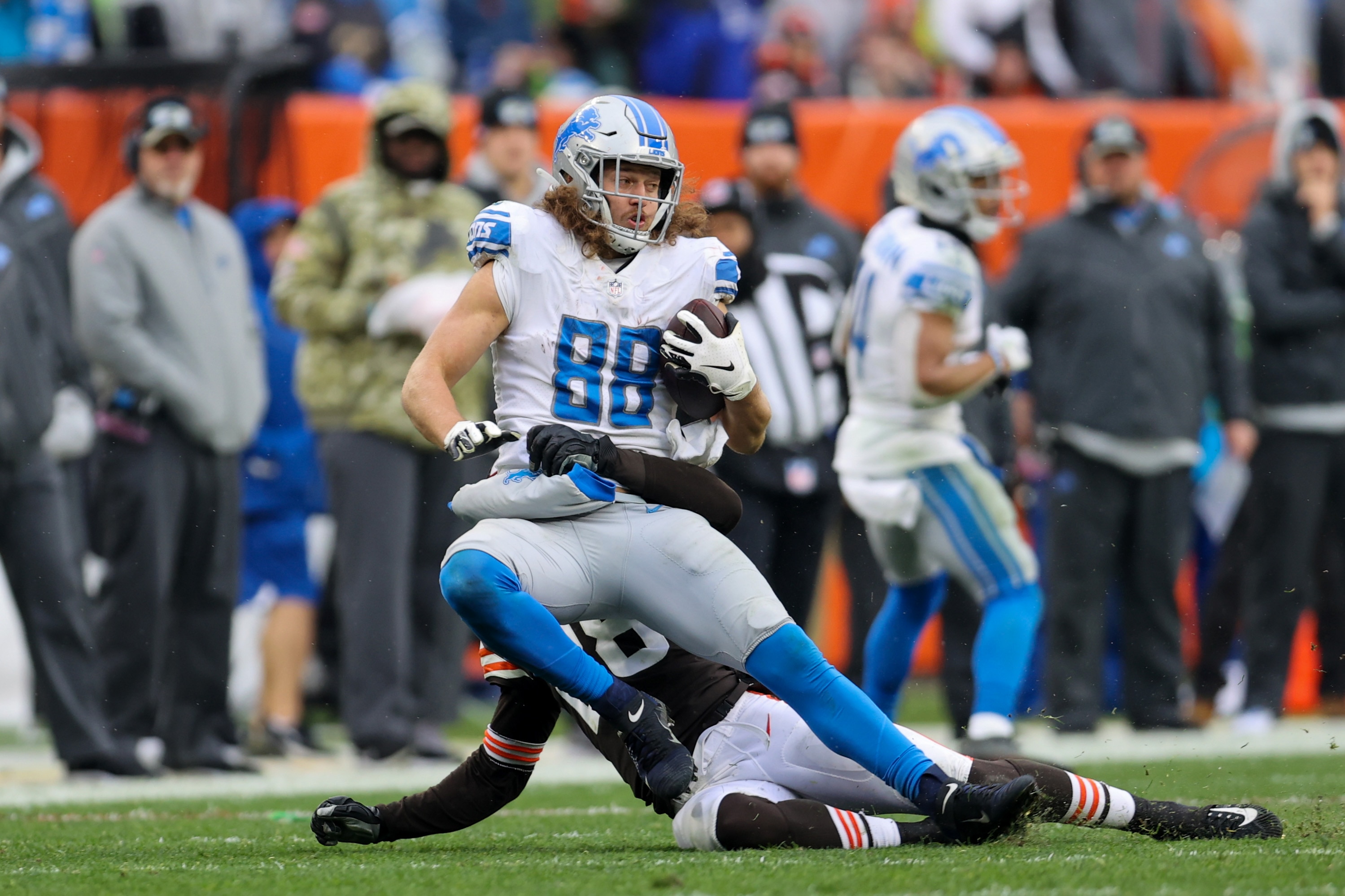 CLEVELAND, OH - NOVEMBER 21: Detroit Lions tight end T.J. Hockenson (88) is tackled by Cleveland Browns linebacker Jeremiah Owusu-Koramoah (28) after making a catch during the third quarter of the National Football League game between the Detroit Lions and Cleveland Browns on November 21, 2021, at FirstEnergy Stadium in Cleveland, OH.  (Photo by Frank Jansky/Icon Sportswire via Getty Images)
