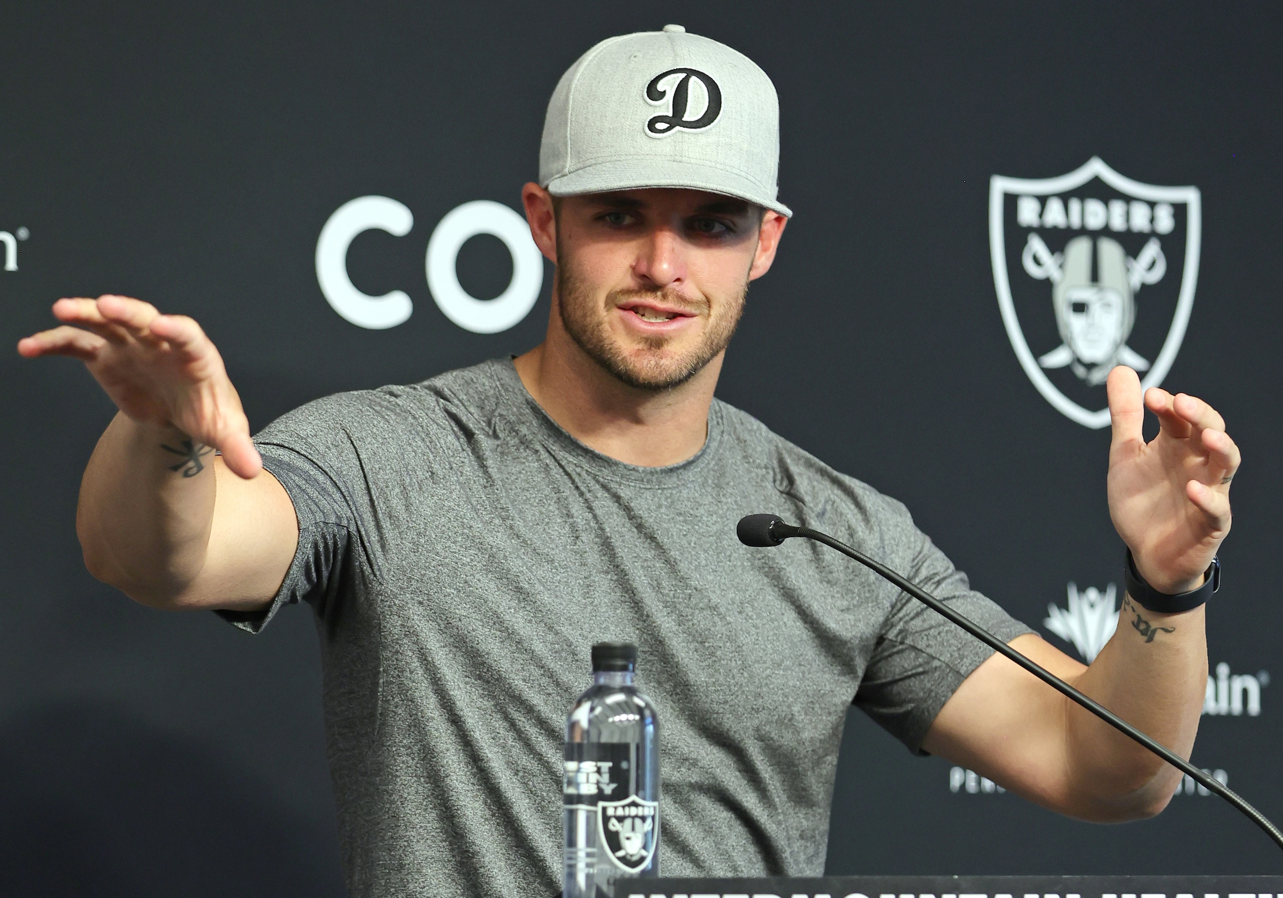HENDERSON, NEVADA - JUNE 07: Quarterback Derek Carr #4 of the Las Vegas Raiders speaks during a news conference after the first day of mandatory minicamp at the Las Vegas Raiders Headquarters/Intermountain Healthcare Performance Center on June 07, 2022 in Henderson, Nevada. (Photo by Ethan Miller/Getty Images) HENDERSON, NEVADA - JUNE 07: Quarterback Derek Carr #4 of the Las Vegas Raiders speaks during a news conference after the first day of mandatory minicamp at the Las Vegas Raiders Headquarters/Intermountain Healthcare Performance Center on June 07, 2022 in Henderson, Nevada. (Photo by Ethan Miller/Getty Images)