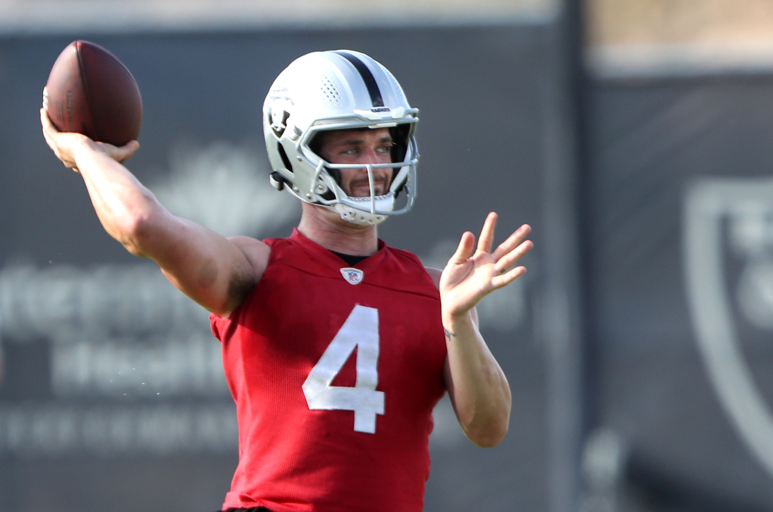 HENDERSON, NEVADA - JULY 29: Derek Carr #4 of the Las Vegas Raiders passes during training camp at the Las Vegas Raiders Headquarters/Intermountain Healthcare Performance Center on July 29, 2021 in Henderson, Nevada. (Photo by Steve Marcus/Getty Images) HENDERSON, NEVADA - JULY 29: Derek Carr #4 of the Las Vegas Raiders passes during training camp at the Las Vegas Raiders Headquarters/Intermountain Healthcare Performance Center on July 29, 2021 in Henderson, Nevada. (Photo by Steve Marcus/Getty Images)