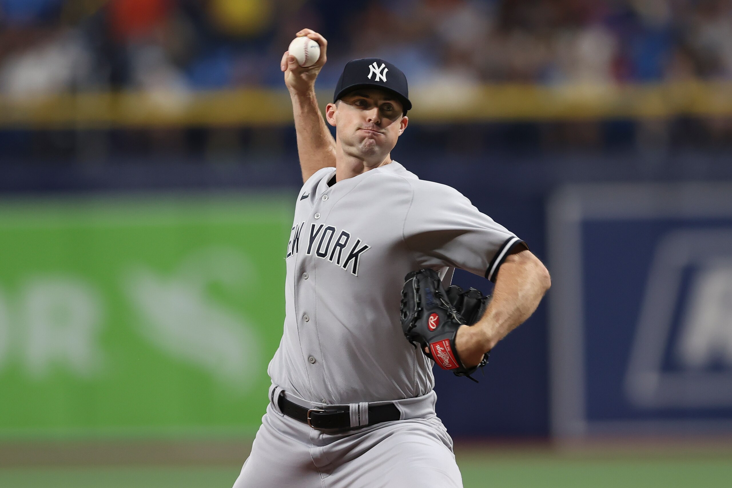 ST. PETERSBURG, FL - MAY 27: New York Yankees relief pitcher Clay Holmes (35) delivers a pitch during the MLB regular season game between the New York Yankees and the Tampa Bay Rays on May 27, 2022, at Tropicana Field in St. Petersburg, FL. (Photo by Mark LoMoglio/Icon Sportswire via Getty Images)