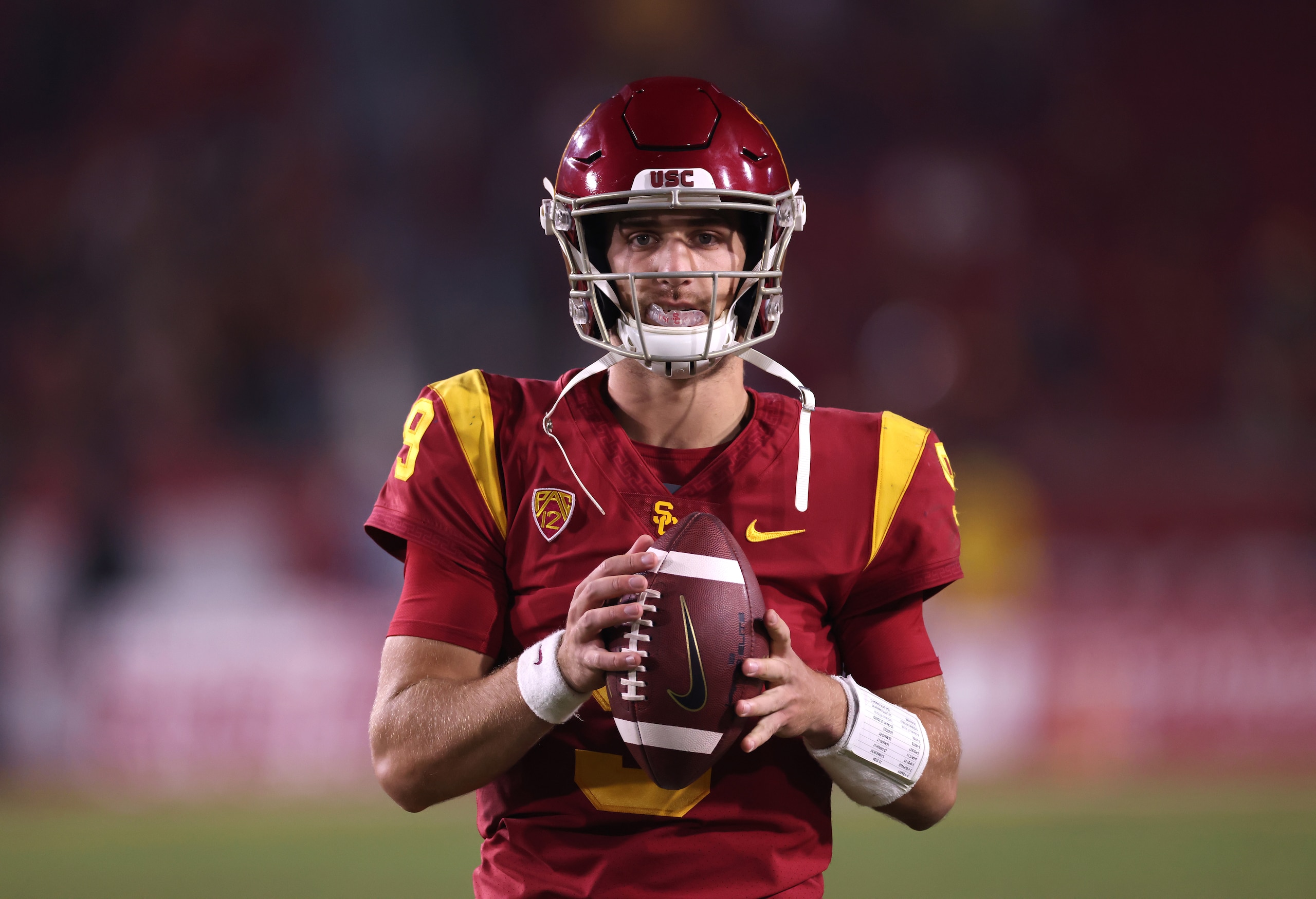 LOS ANGELES, CALIFORNIA - OCTOBER 30: Kedon Slovis #9 of the USC Trojans warms up on the sidelines during the second half against the Arizona Wildcats at Los Angeles Memorial Coliseum on October 30, 2021 in Los Angeles, California. (Photo by Harry How/Getty Images)