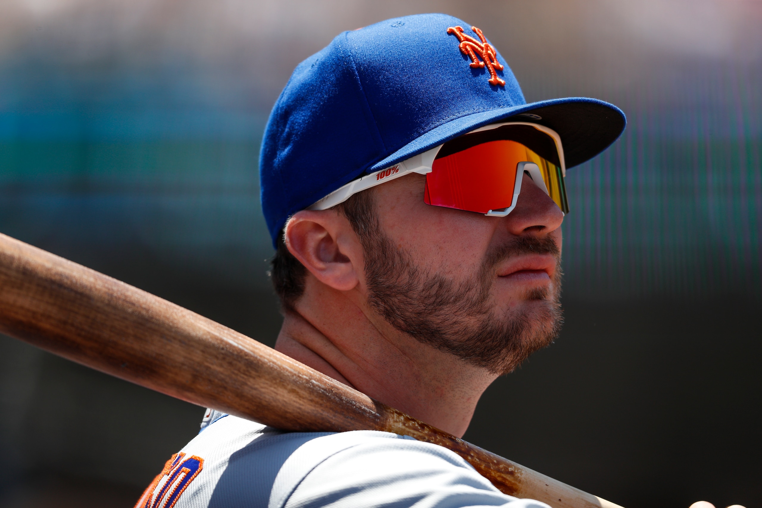 LOS ANGELES, CA - JUNE 05: New York Mets first basemen Pete Alonso (20) looks on during a regular season game between the New York Mets and Los Angeles Dodgers on June 5, 2022, at Dodger Stadium in Los Angeles, CA. (Photo by Brandon Sloter/Icon Sportswire via Getty Images)
