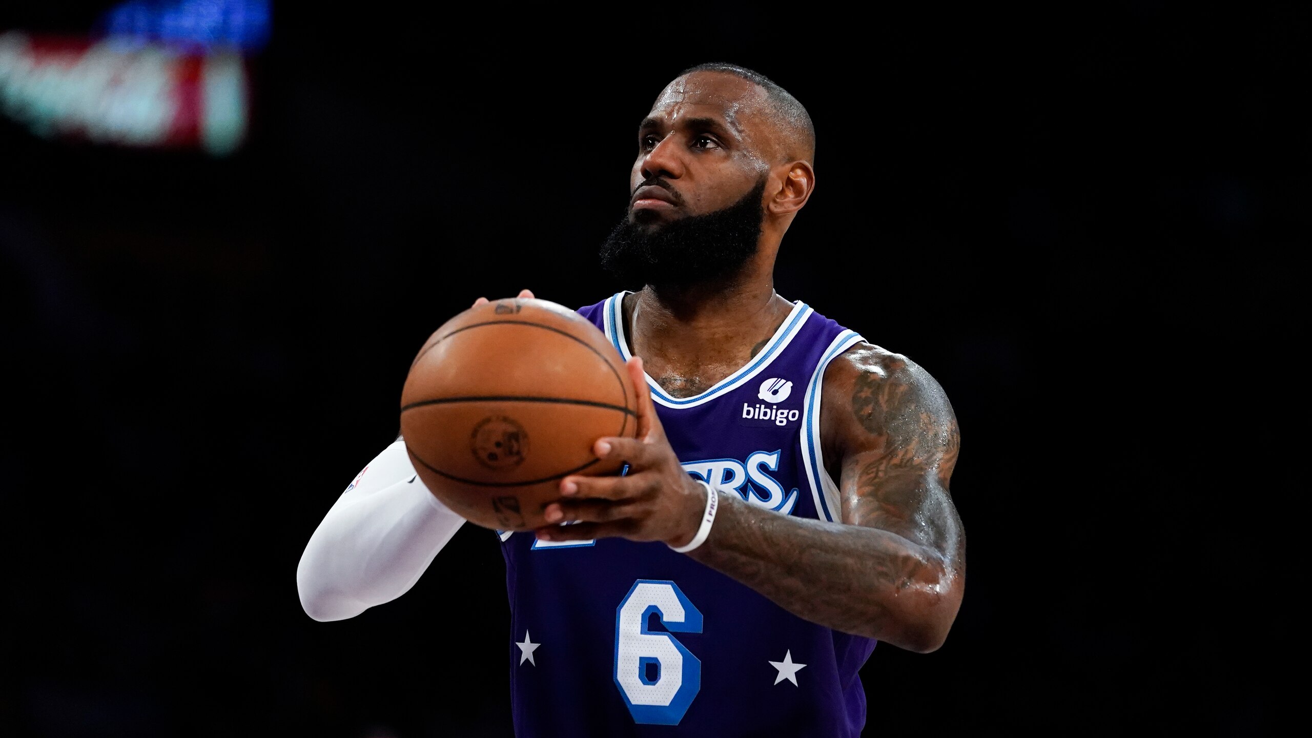 Los Angeles Lakers forward LeBron James (6) shoots during an NBA basketball game against the New Orleans Pelicans in Los Angeles, Friday, April 1, 2022. (AP Photo/Ashley Landis)