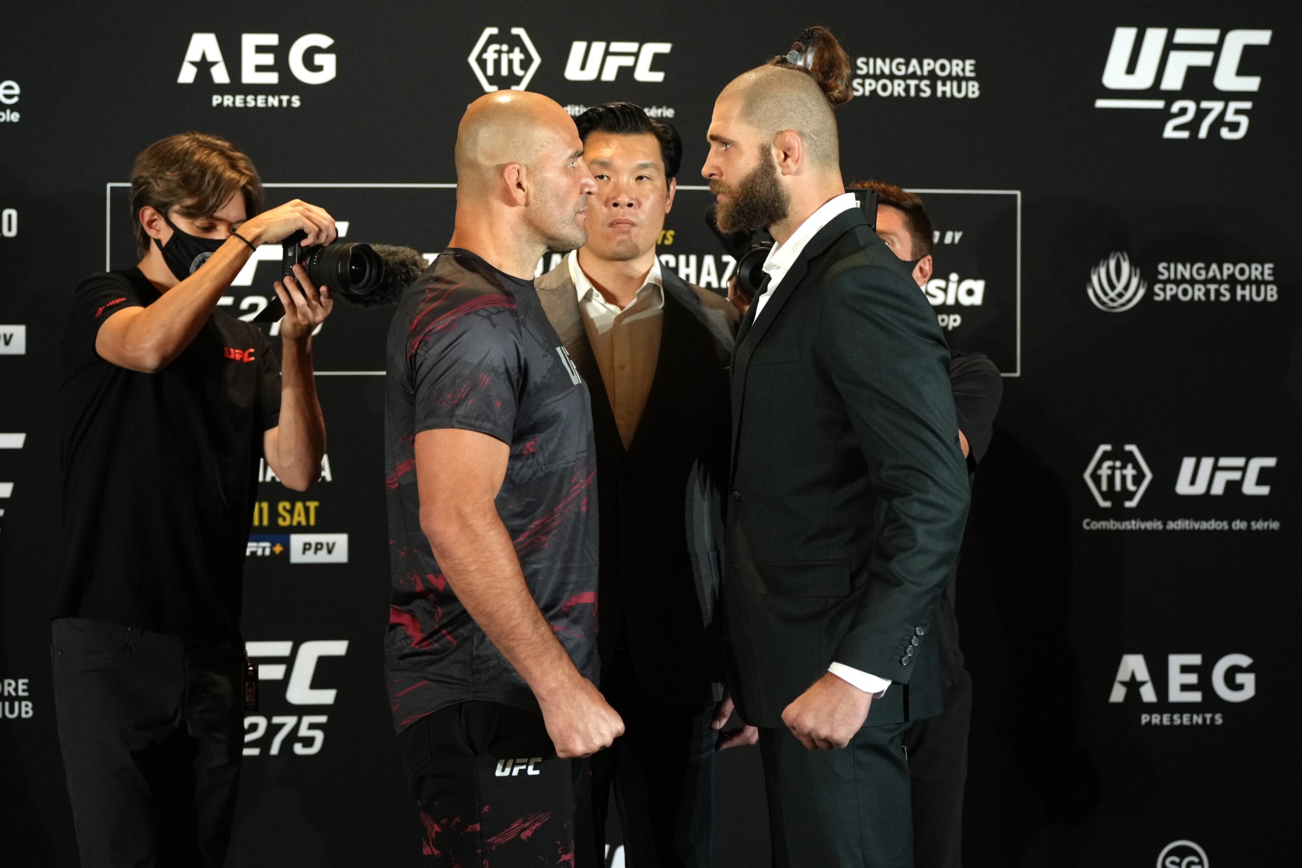 SINGAPORE, SINGAPORE - JUNE 08: (L-R) UFC light heavyweight champion Glover Teixeira of Brazil and Jiri Prochazka of Czech Republic face off during the UFC 275 media day at Mandarin Oriental on June 08, 2022 in Singapore. (Photo by Jeff Bottari/Zuffa LLC)