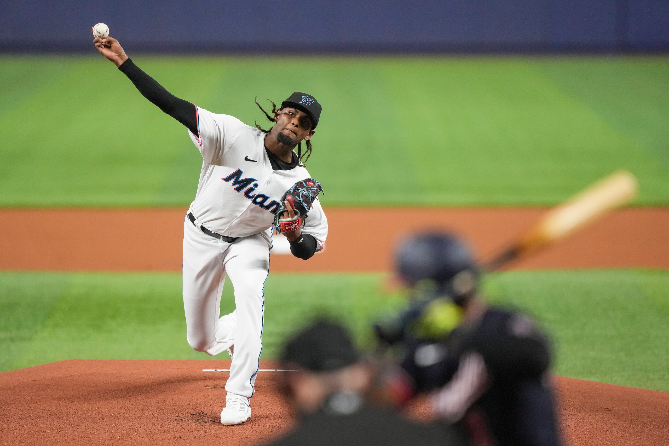 MIAMI, FLORIDA - JUNE 07: Edward Cabrera #27 of the Miami Marlins throws a pitch during the first inning against the Washington Nationals at loanDepot park on June 07, 2022 in Miami, Florida. (Photo by Eric Espada/Getty Images)