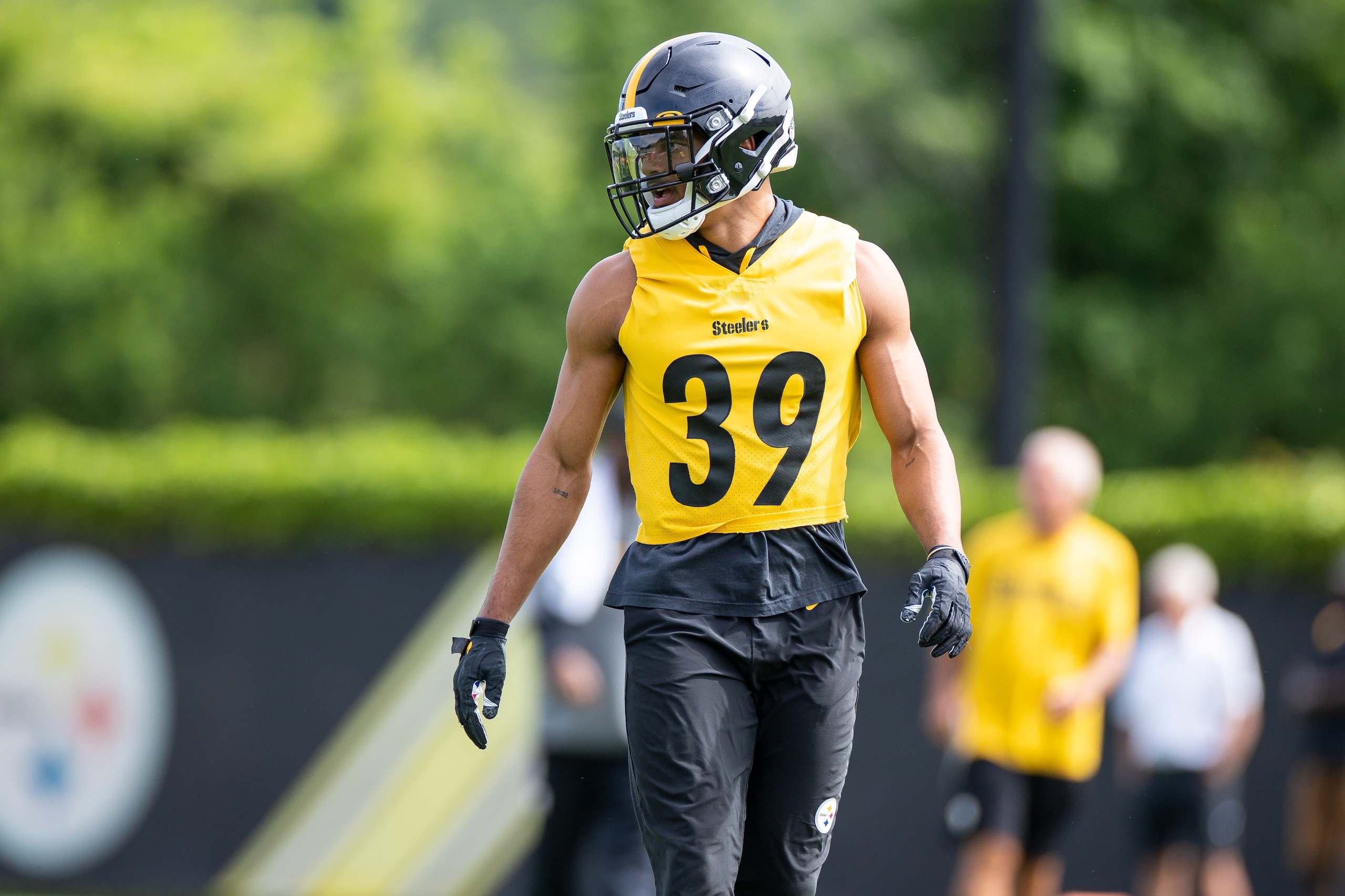 PITTSBURGH, PA - MAY 25: Pittsburgh Steelers safety Minkah Fitzpatrick (39) takes part in a drill during the team's OTA practice on May 25, 2022, at the Steelers Practice Facility in Pittsburgh, PA. (Photo by Brandon Sloter/Icon Sportswire via Getty Images) PITTSBURGH, PA - MAY 25: Pittsburgh Steelers safety Minkah Fitzpatrick (39) takes part in a drill during the team's OTA practice on May 25, 2022, at the Steelers Practice Facility in Pittsburgh, PA. (Photo by Brandon Sloter/Icon Sportswire via Getty Images)