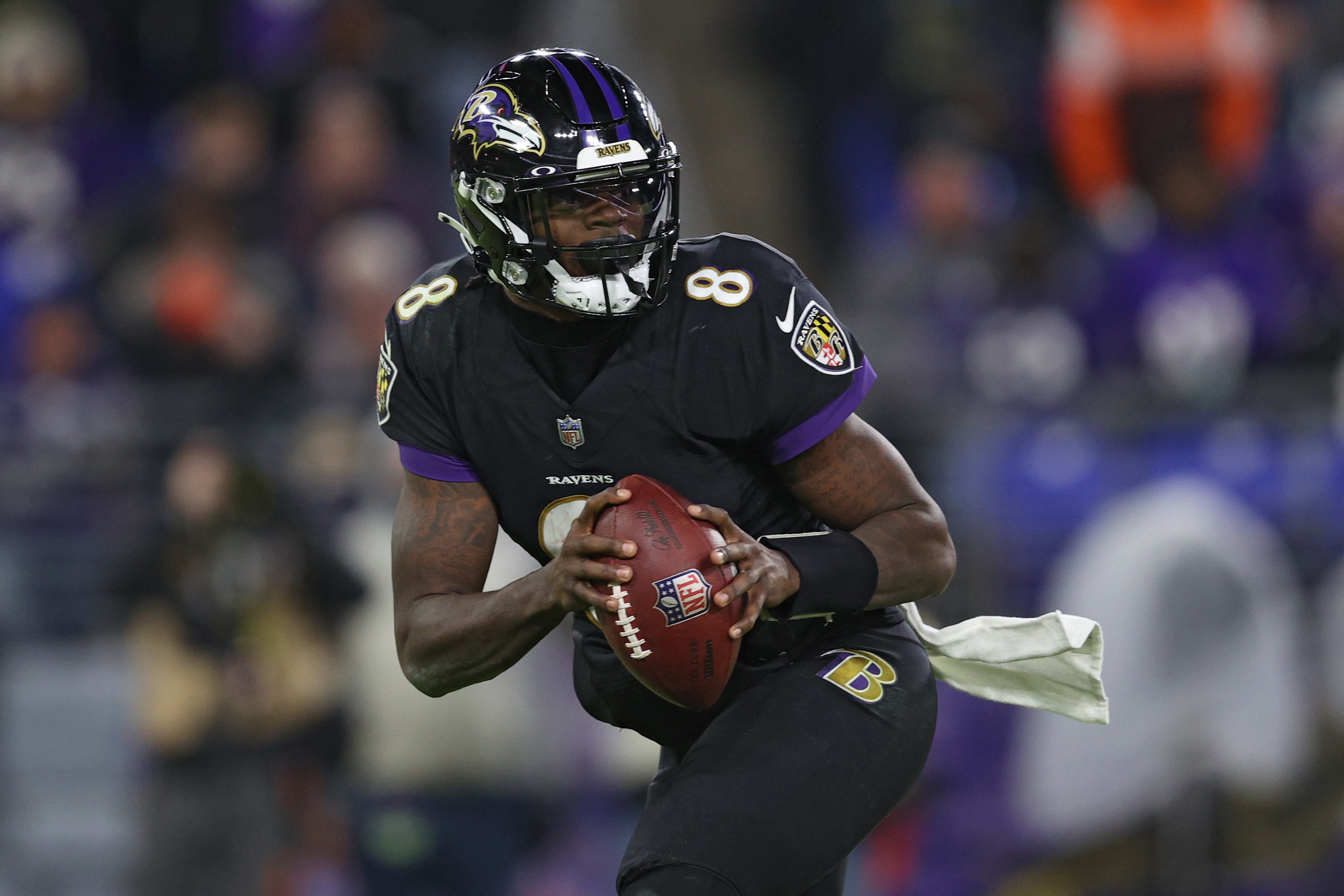 BALTIMORE, MARYLAND - NOVEMBER 28: Quarterback Lamar Jackson #8 of the Baltimore Ravens looks to pass the ball against the Cleveland Browns at M&T Bank Stadium on November 28, 2021 in Baltimore, Maryland. (Photo by Patrick Smith/Getty Images)