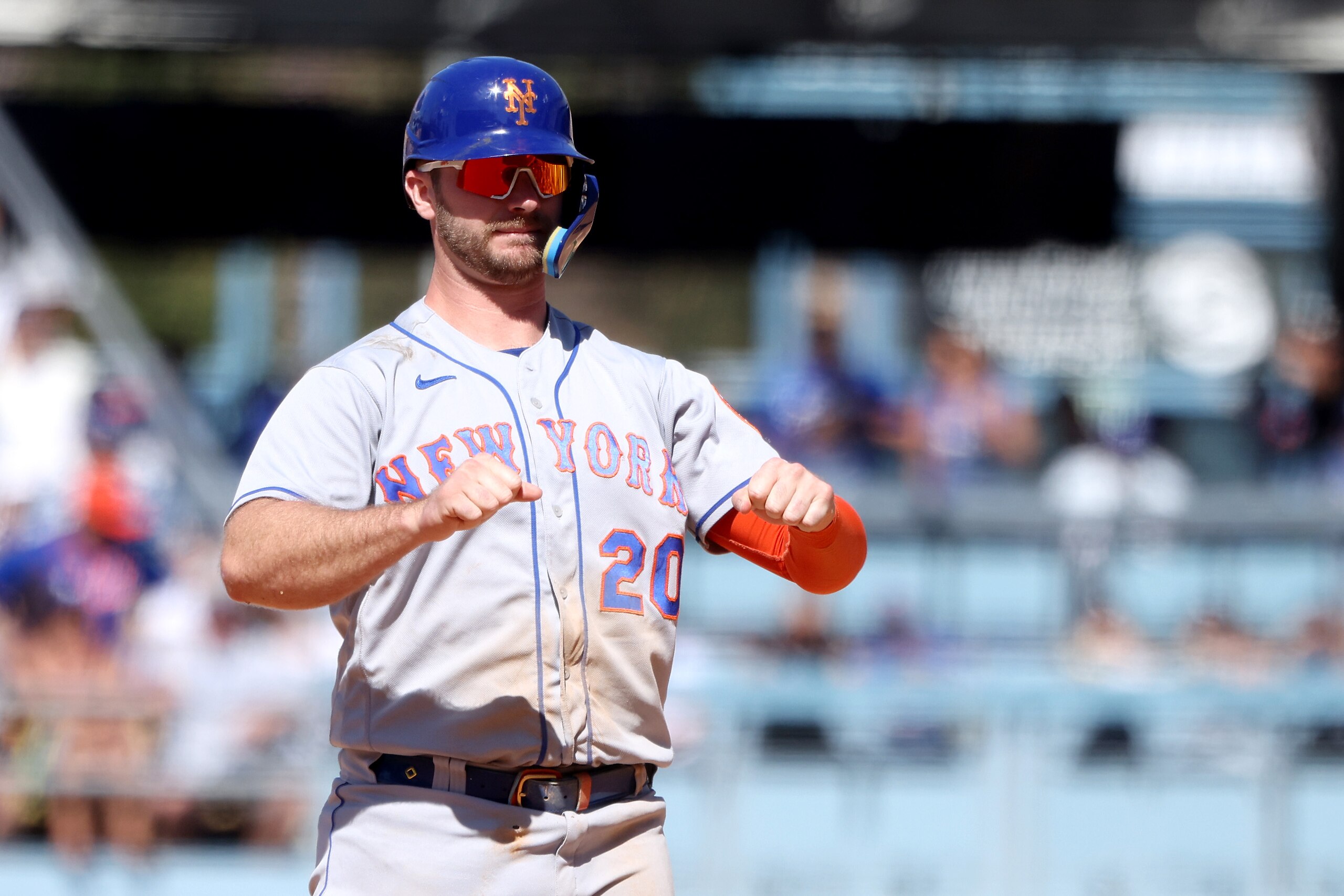 LOS ANGELES, CALIFORNIA - JUNE 05: Pete Alonso #20 of the New York Mets reacts after an RBI double to tie the game during the eighth inning against the Los Angeles Dodgers at Dodger Stadium on June 05, 2022 in Los Angeles, California. (Photo by Katelyn Mulcahy/Getty Images) LOS ANGELES, CALIFORNIA - JUNE 05: Pete Alonso #20 of the New York Mets reacts after an RBI double to tie the game during the eighth inning against the Los Angeles Dodgers at Dodger Stadium on June 05, 2022 in Los Angeles, California. (Photo by Katelyn Mulcahy/Getty Images)