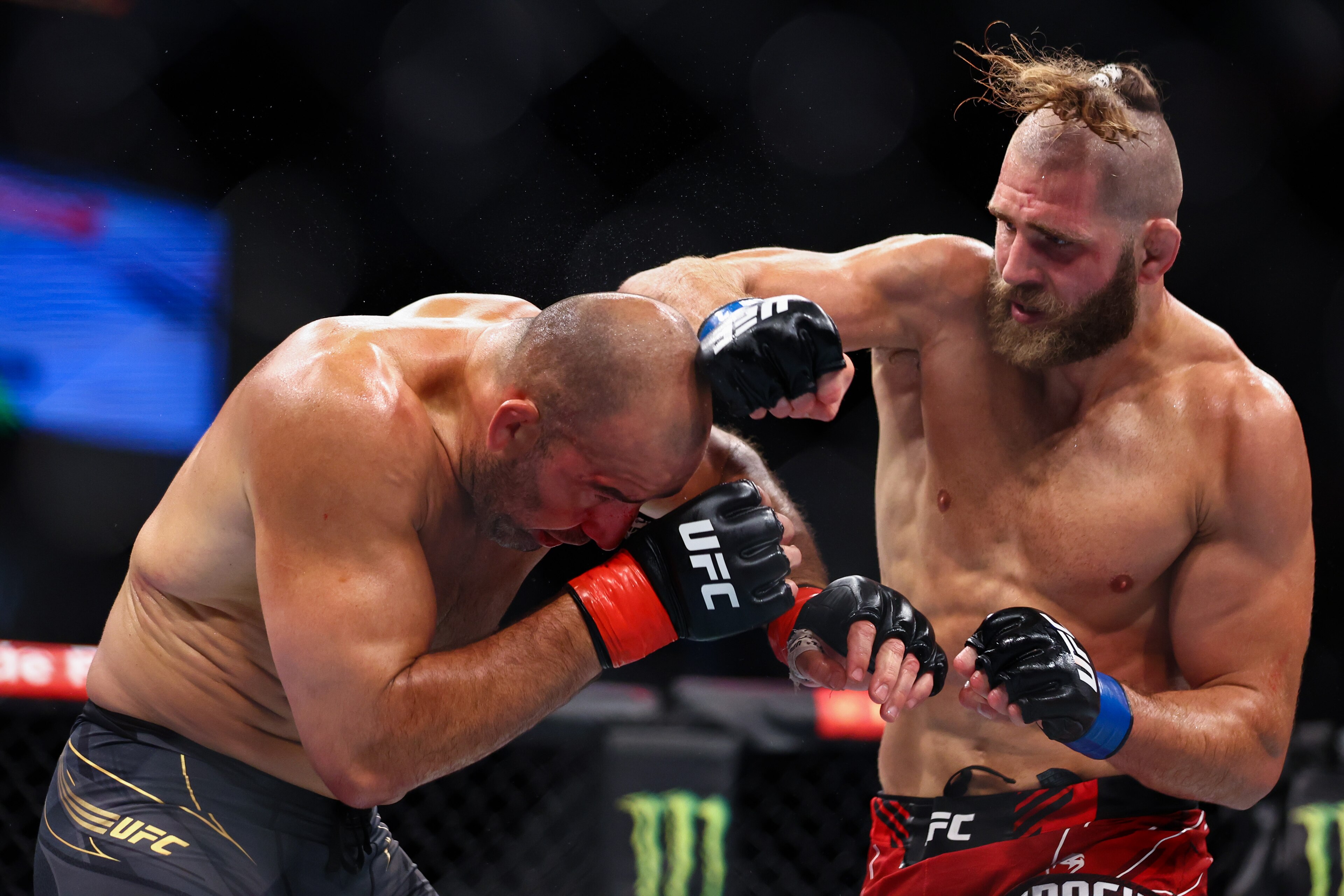 SINGAPORE, SINGAPORE - JUNE 12: Glover Teixeira of Brazil exchanges strikes with Jiri Prochazka of Czech Republic during their light Heavyweight Championship Fight at Singapore Indoor Stadium on June 12, 2022 in Singapore. (Photo by Yong Teck Lim/Getty Images) SINGAPORE, SINGAPORE - JUNE 12: Glover Teixeira of Brazil exchanges strikes with Jiri Prochazka of Czech Republic during their light Heavyweight Championship Fight at Singapore Indoor Stadium on June 12, 2022 in Singapore. (Photo by Yong Teck Lim/Getty Images)