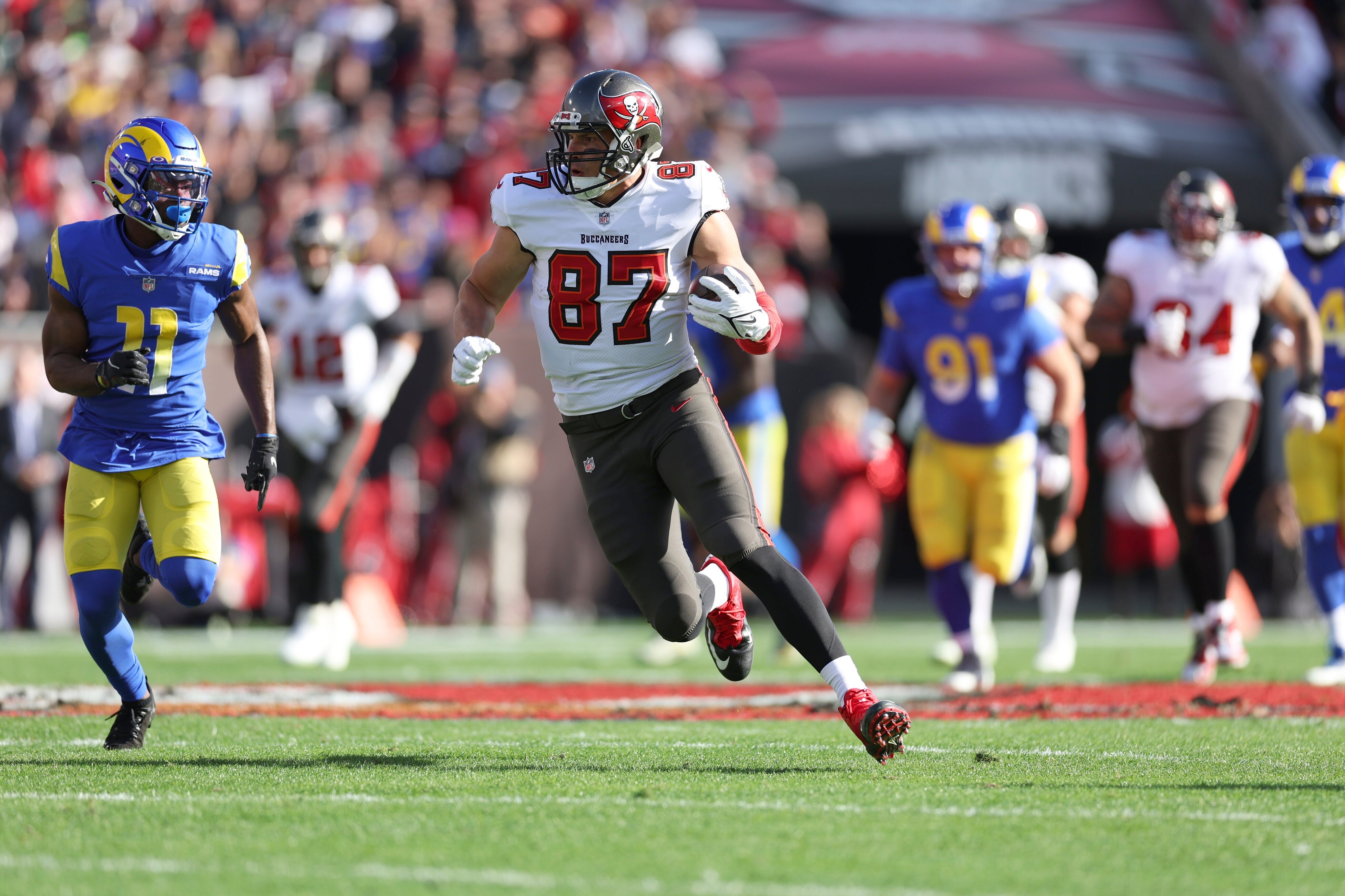 Football: NFL Playoffs: Tampa Bay Buccaneers Rob Gronkowski (87) in action vs Los Angeles Rams at Raymond James Stadium. Tampa, FL 1/23/2022 CREDIT: Simon Bruty (Photo by Simon Bruty/Sports Illustrated via Getty Images) (Set Number: X163913 TK1)