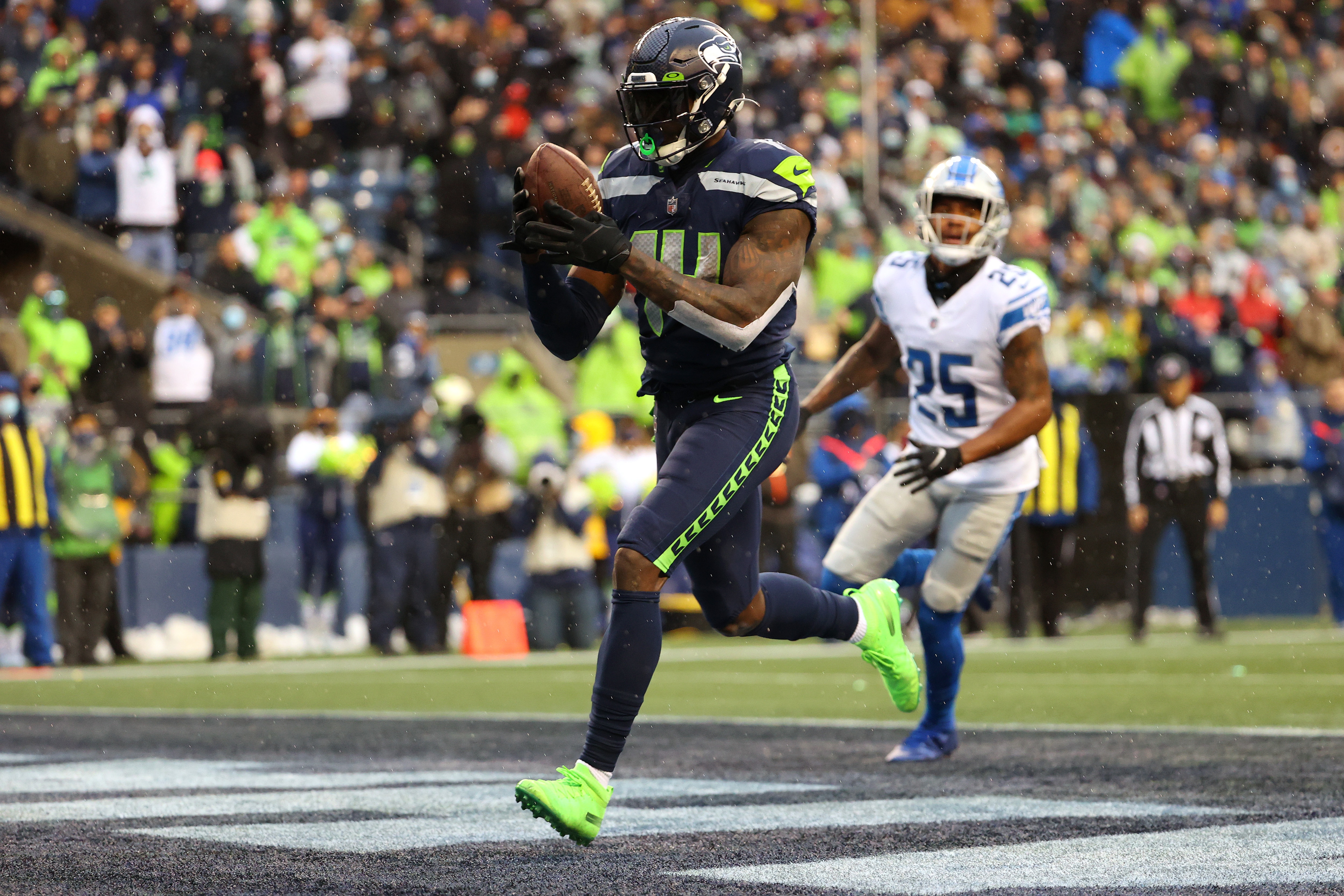 SEATTLE, WASHINGTON - JANUARY 02: DK Metcalf #14 of the Seattle Seahawks catches the ball for a touchdown during the second quarter against the Detroit Lions at Lumen Field on January 02, 2022 in Seattle, Washington. (Photo by Abbie Parr/Getty Images)