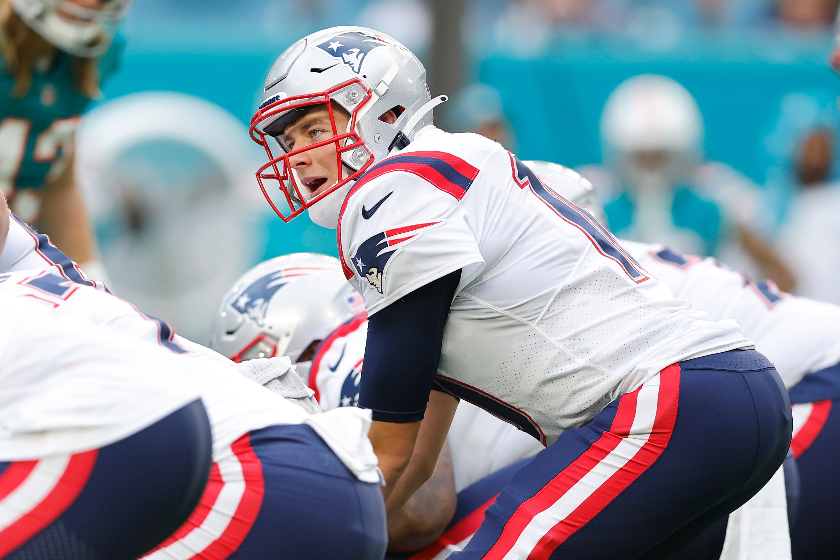 MIAMI GARDENS, FLORIDA - JANUARY 09: Mac Jones #10 of the New England Patriots looks on under center against the Miami Dolphins during the first quarter at Hard Rock Stadium on January 09, 2022 in Miami Gardens, Florida. (Photo by Michael Reaves/Getty Images)
