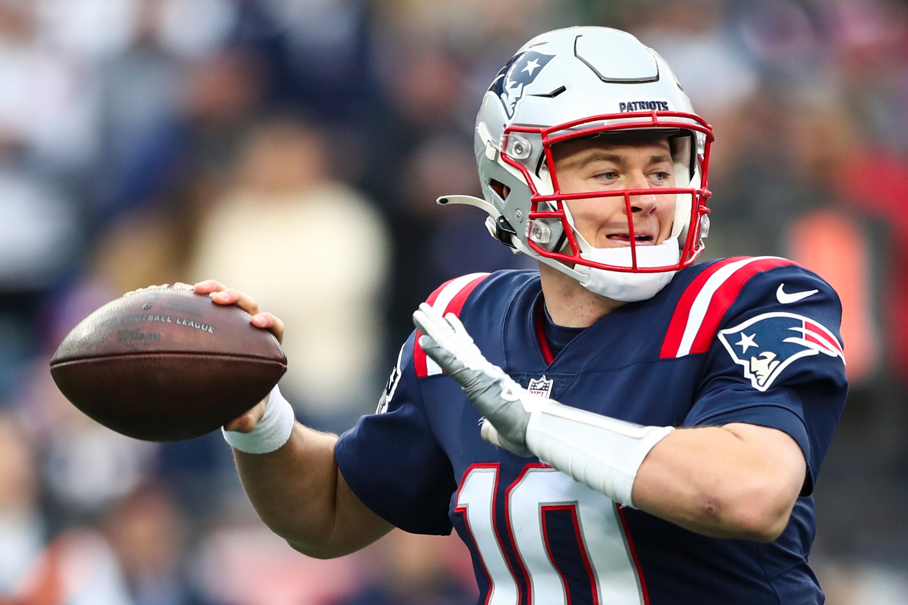 FOXBOROUGH, MASSACHUSETTS - JANUARY 02: Mac Jones #10 of the New England Patriots looks to pass the ball during a game against the Jacksonville Jaguars at Gillette Stadium on January 02, 2022 in Foxborough, Massachusetts. (Photo by Adam Glanzman/Getty Images)