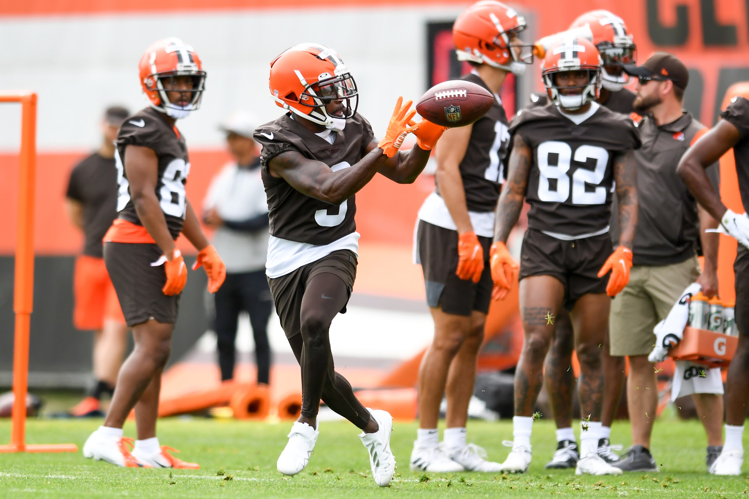 BEREA, OH - MAY 25: Jakeem Grant Sr. #9 of the Cleveland Browns catches a pass during the Cleveland Browns OTAs at CrossCountry Mortgage Campus on May 25, 2022 in Berea, Ohio. (Photo by Nick Cammett/Diamond Images via Getty Images)