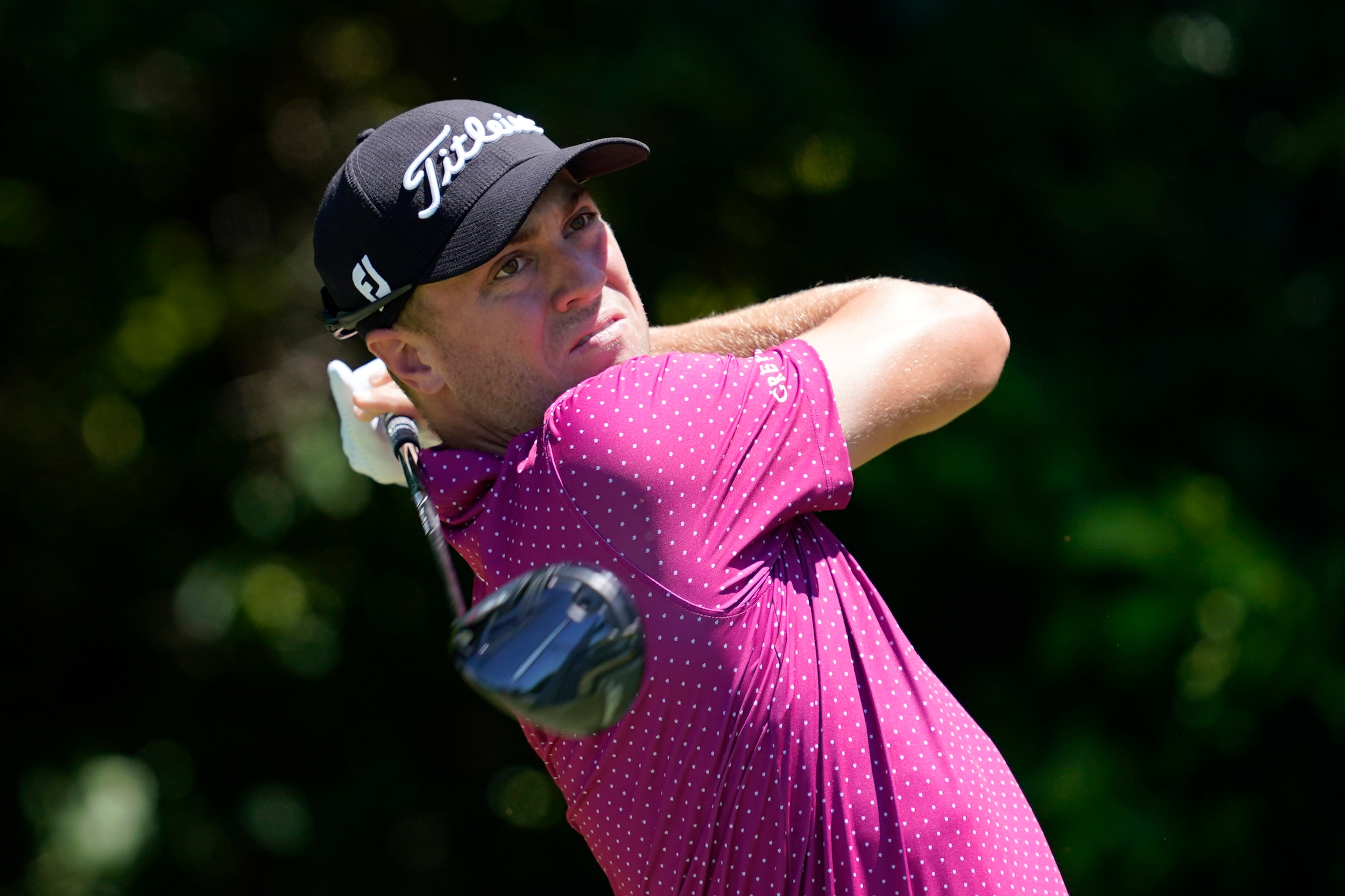 Justin Thomas hits off the sixth tee during the first round of the Charles Schwab Challenge golf tournament at the Colonial Country Club, Thursday, May 26, 2022, in Fort Worth, Texas. (AP Photo/Tony Gutierrez)