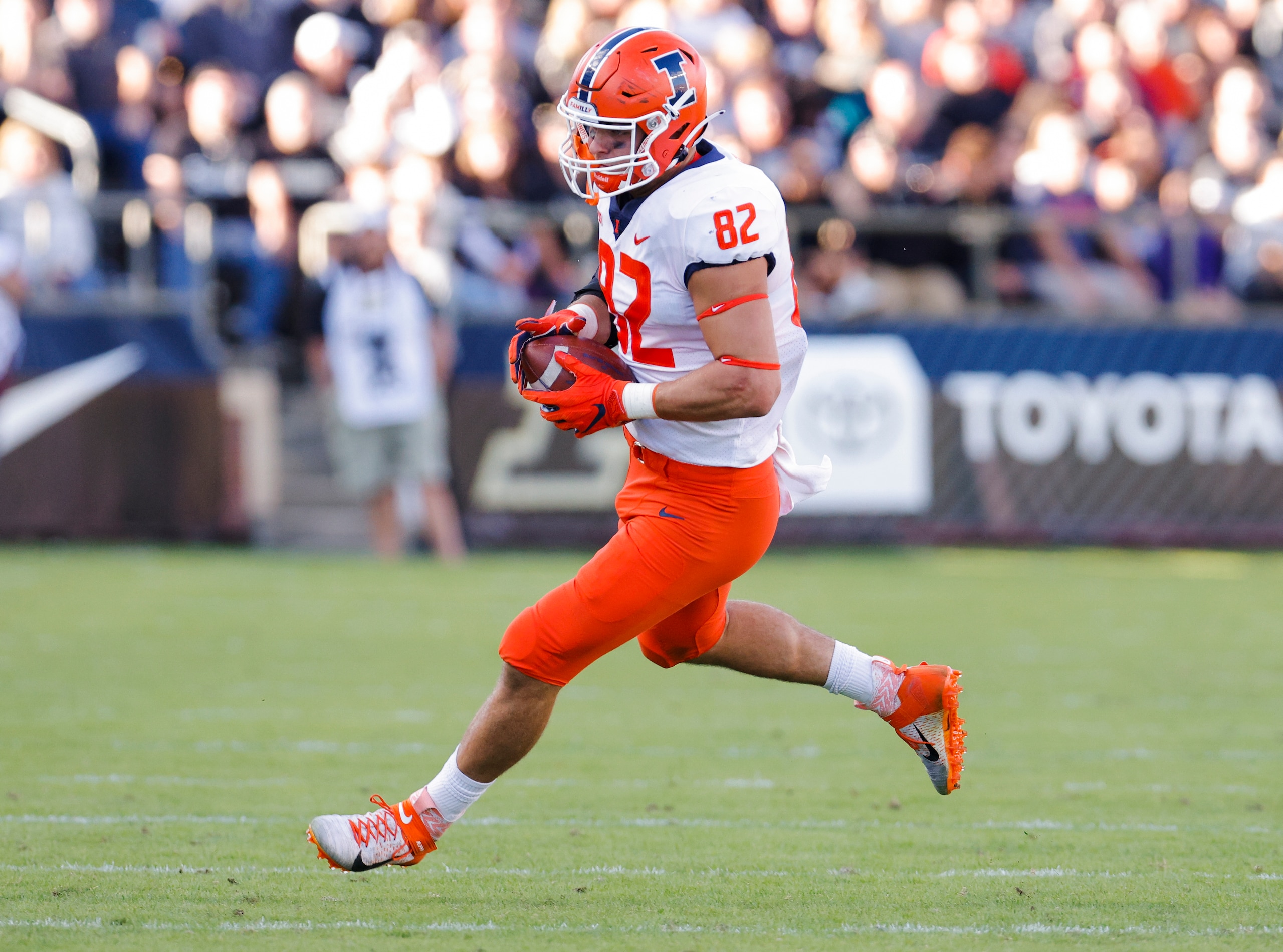 WEST LAFAYETTE, IN - SEPTEMBER 25: Luke Ford #82 of the Illinois Fighting Illini runs the ball during the game against the Purdue Boilermakers at Ross-Ade Stadium on September 25, 2021 in West Lafayette, Indiana. (Photo by Michael Hickey/Getty Images)