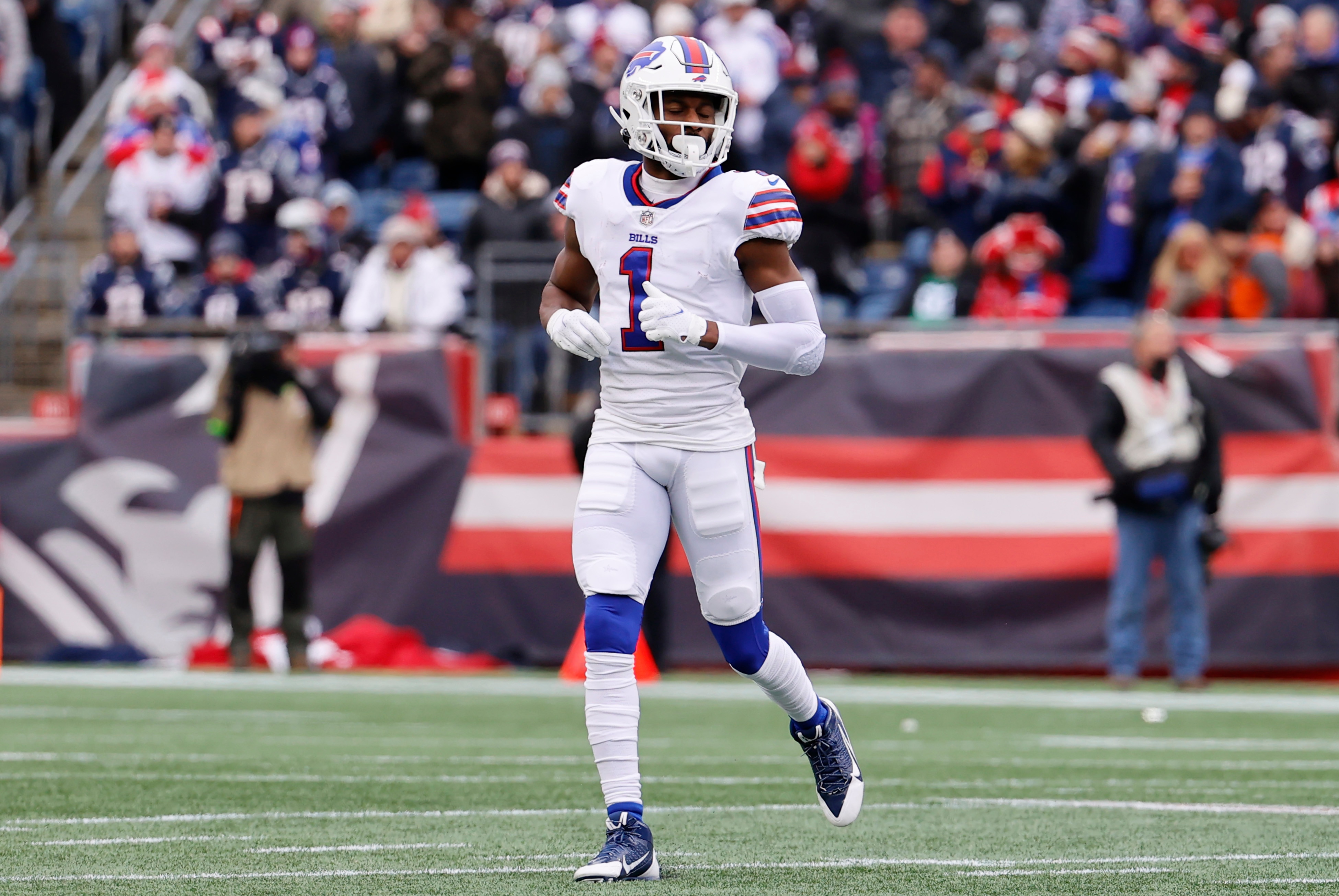 FOXBOROUGH, MA - DECEMBER 26: Buffalo Bills wide receiver Emmanuel Sanders (1) during a game between the New England Patriots and the Buffalo Bills on December 26. 2021, at Gillette Stadium in Foxborough, Massachusetts. (Photo by Fred Kfoury III/Icon Sportswire via Getty Images)