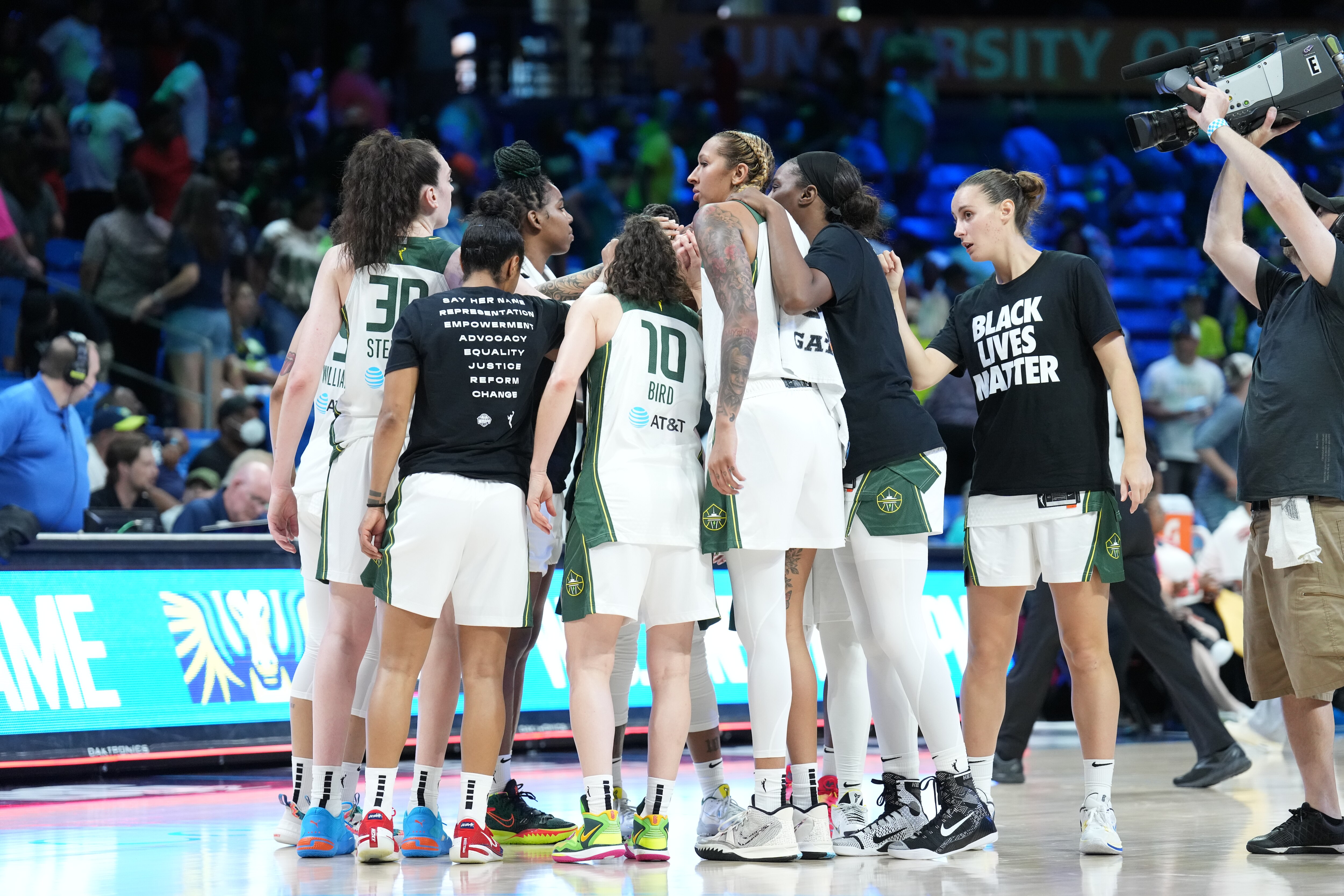DALLAS, TX - JUNE 12: The Seattle Storm huddle up after the game against the Dallas Wings on June 12, 2022 at the American Airlines Center in Dallas, Texas. NOTE TO USER: User expressly acknowledges and agrees that, by downloading and or using this photograph, User is consenting to the terms and conditions of the Getty Images License Agreement. Mandatory Copyright Notice: Copyright 2022 NBAE (Photo by Jim Cowsert/NBAE via Getty Images)