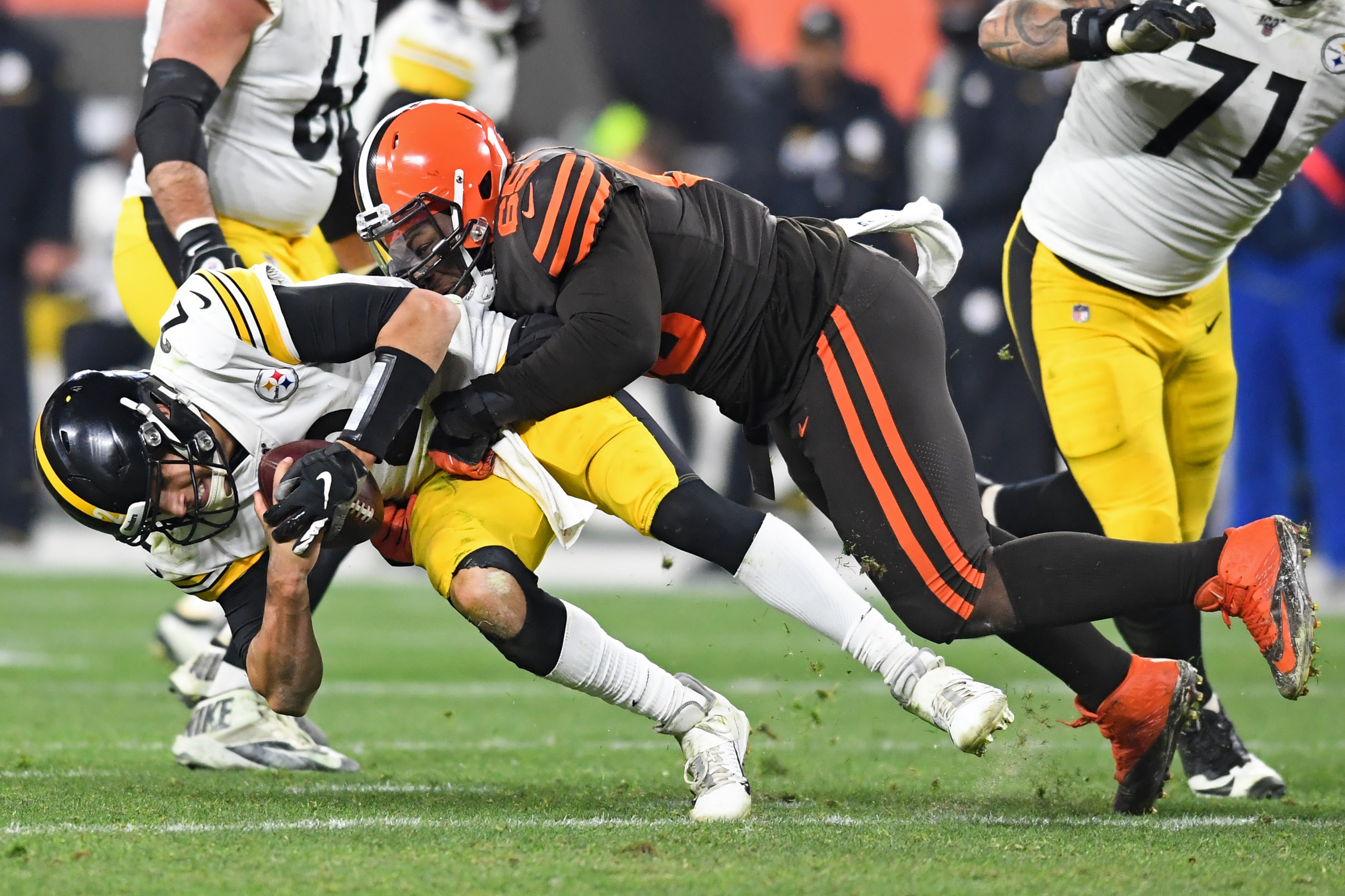 CLEVELAND, OH - NOVEMBER 14, 2019: Defensive tackle Larry Ogunjobi #65 of the Cleveland Browns sacks quarterback Mason Rudolph #2 of the Pittsburgh Steelers in the fourth quarter of a game on November 14, 2019 at FirstEnergy Stadium in Cleveland, Ohio. Cleveland won 21-7. (Photo by: 2019 Nick Cammett/Diamond Images via Getty Images)