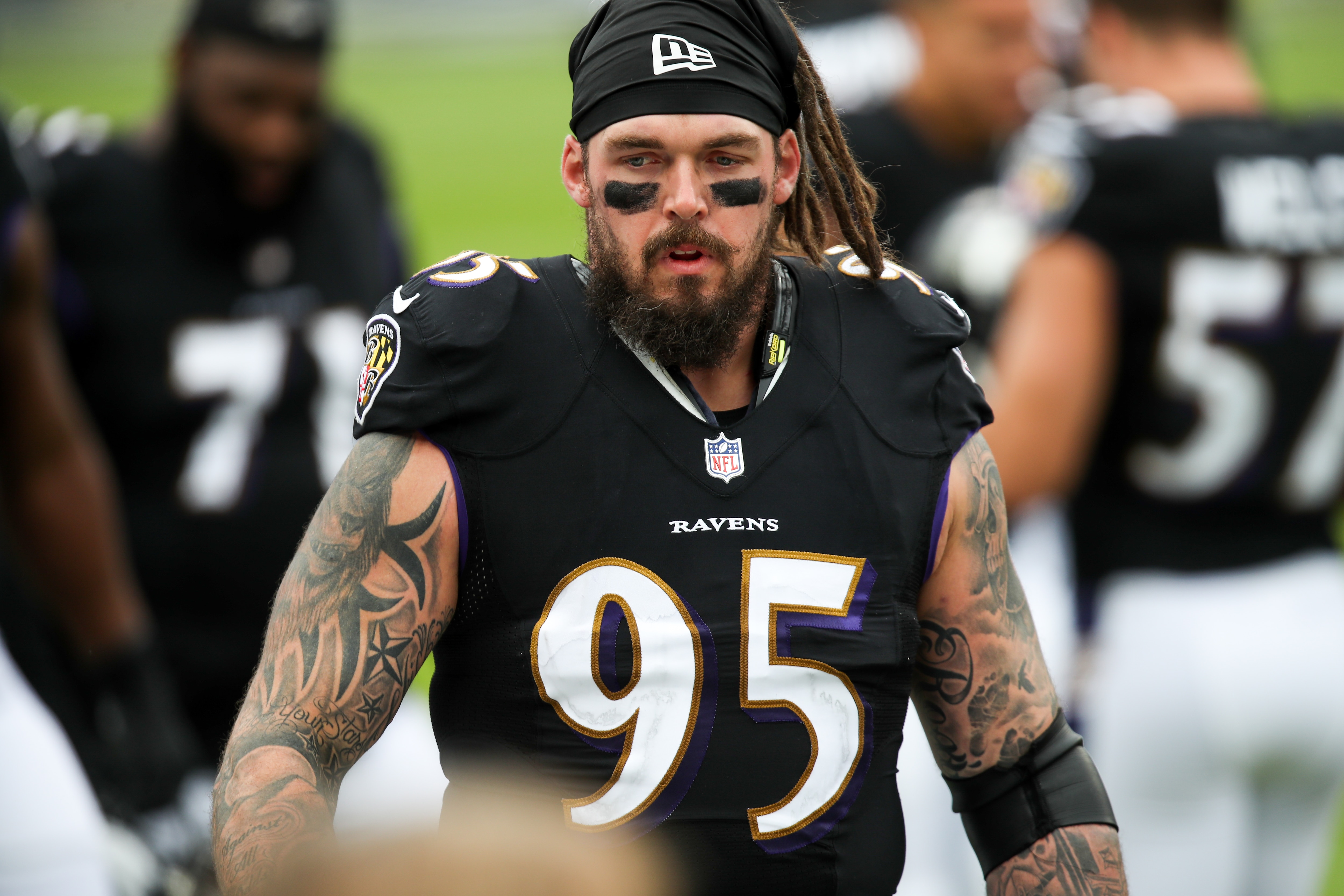 BALTIMORE, MD - NOVEMBER 22:Baltimore Ravens defensive end Derek Wolfe (95) walks the sidelines during the game between the Tennessee Titans and the Baltimore Ravens on November 22, 2020 at M&T Bank Stadium in Baltimore, Maryland (Photo by Nicole Fridling/Icon Sportswire via Getty Images)