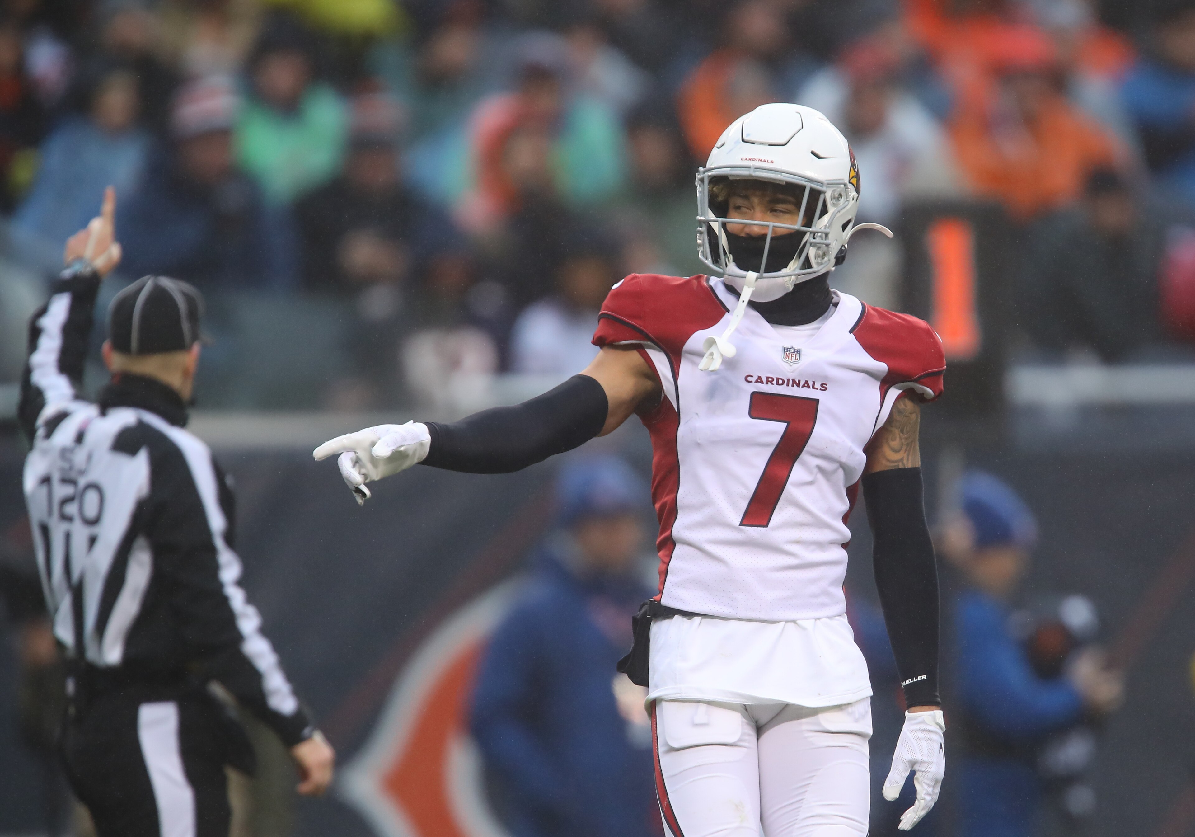 CHICAGO, IL - DECEMBER 05: Arizona Cardinals Cornerback Byron Murphy (7) looks on during a NFL game between the Arizona Cardinals and the Chicago Bears on December 5, 2021 at Soldier Field in Chicago, IL. (Photo by Melissa Tamez/Icon Sportswire via Getty Images) CHICAGO, IL - DECEMBER 05: Arizona Cardinals Cornerback Byron Murphy (7) looks on during a NFL game between the Arizona Cardinals and the Chicago Bears on December 5, 2021 at Soldier Field in Chicago, IL. (Photo by Melissa Tamez/Icon Sportswire via Getty Images)